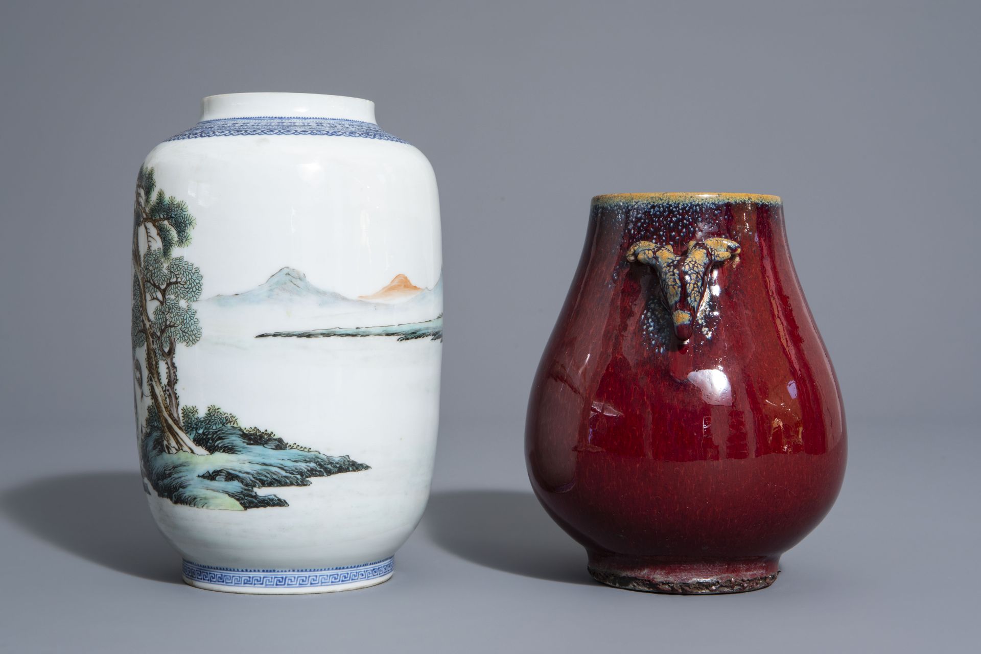 A Chinese famille rose eggshell 'Horses of Mu Wang' vase and a flambŽ glazed hu vase, 20th C. - Bild 5 aus 7