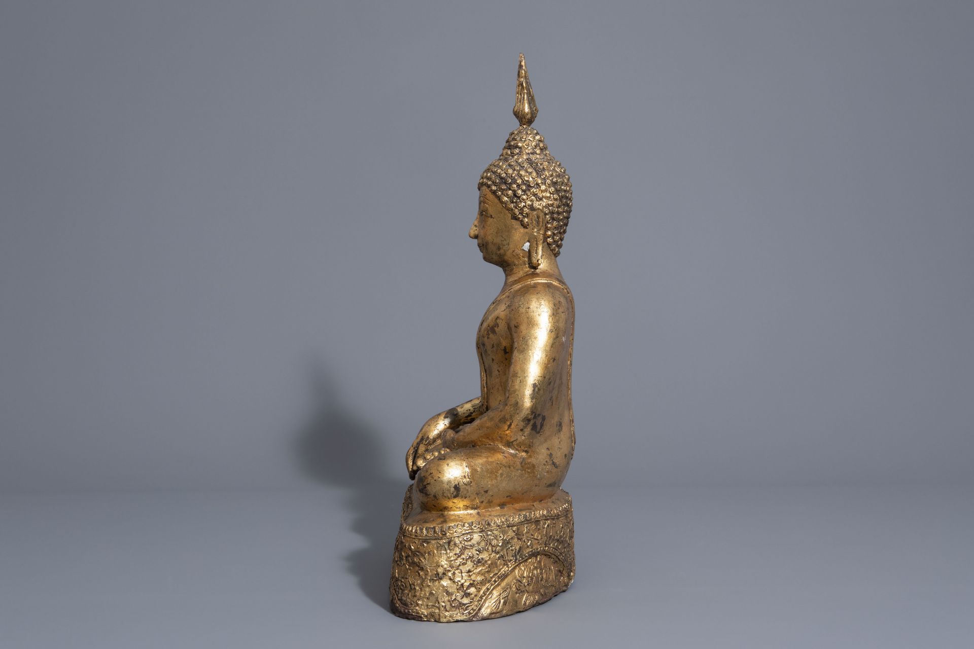 A gilt bronze figure of a seated Buddha, Thailand or Cambodia, 19th/20th C. - Image 4 of 7