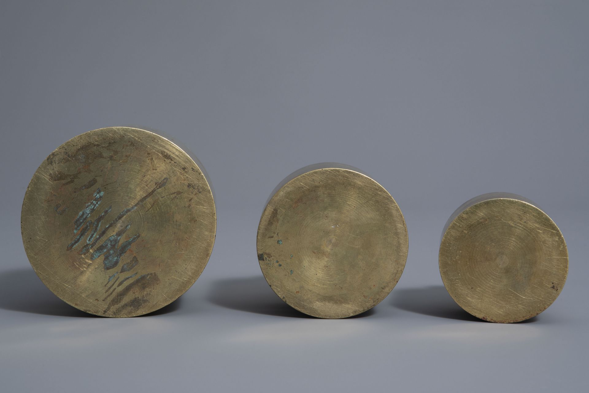 A French nine-piece set of copper bank weights for gold coins, 19th C. - Image 7 of 13