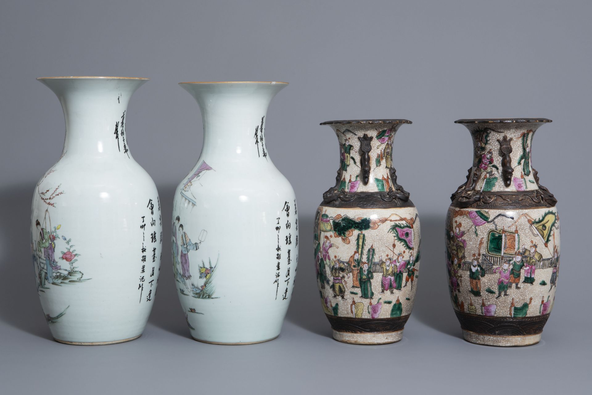 Two pairs of Chinese famille rose and Nanking crackle glazed vases, 19th/20th C. - Bild 5 aus 7