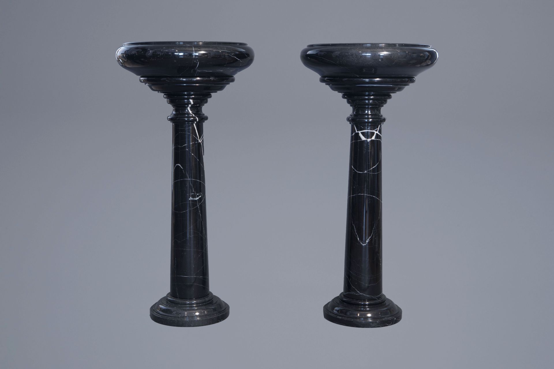 A pair of black-gray marble pedestals with a bowl, 20th C. - Image 7 of 9