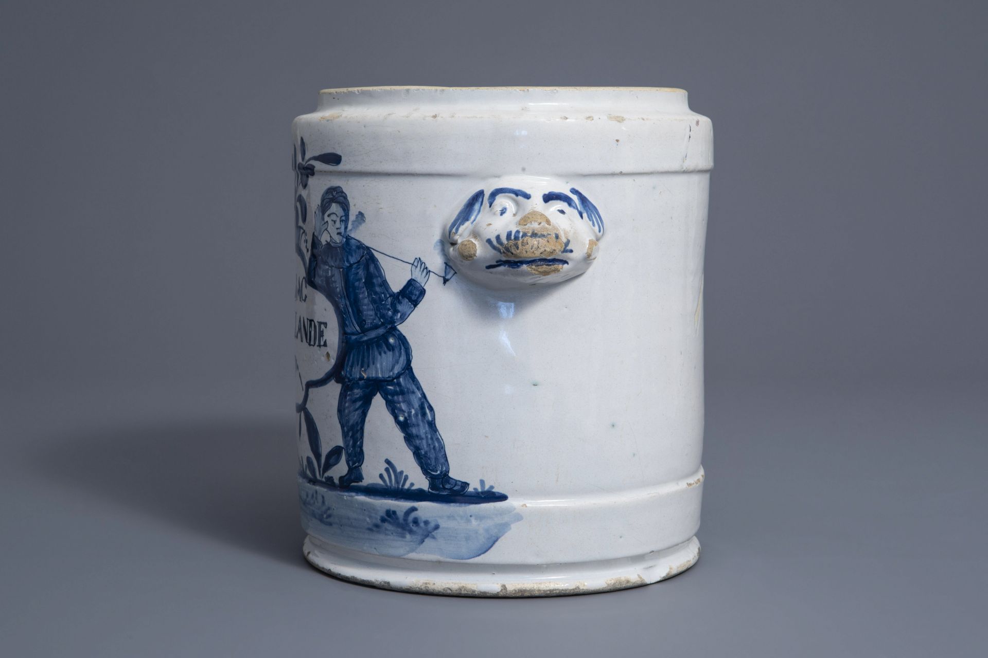 A Brussels brass covered blue and white faience 'Tabac d'Hollande' tobacco jar, late 18th C. - Bild 5 aus 7