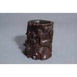 A Chinese carved wooden brush pot with a deer, 19th/20h C.