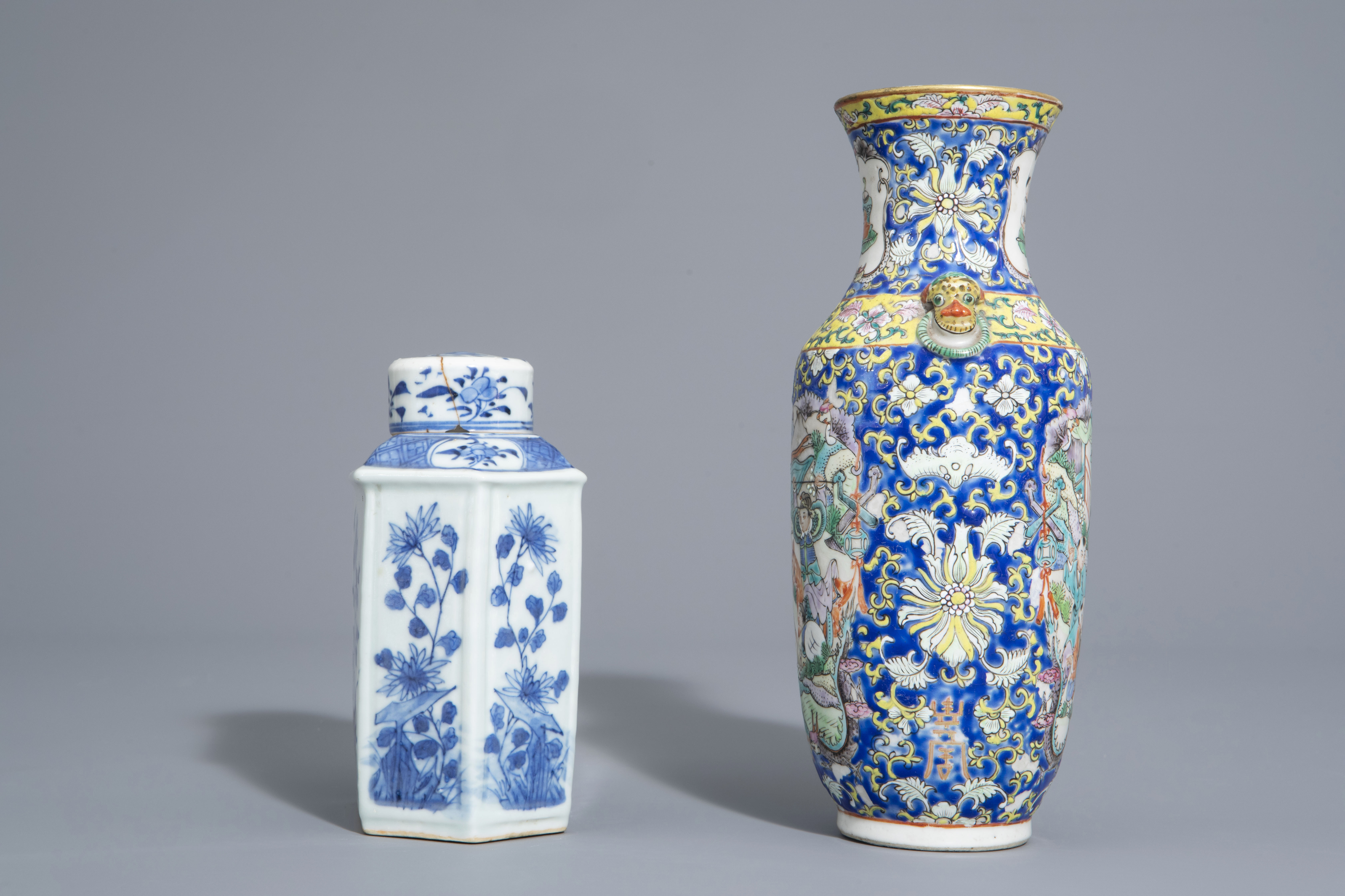 A varied collection of Chinese blue and white and famille rose porcelain, 19th/20th C. - Image 5 of 15