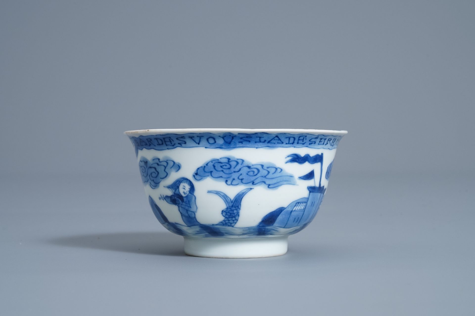 A Chinese blue and white French market cup and saucer, Kangxi - Bild 2 aus 9