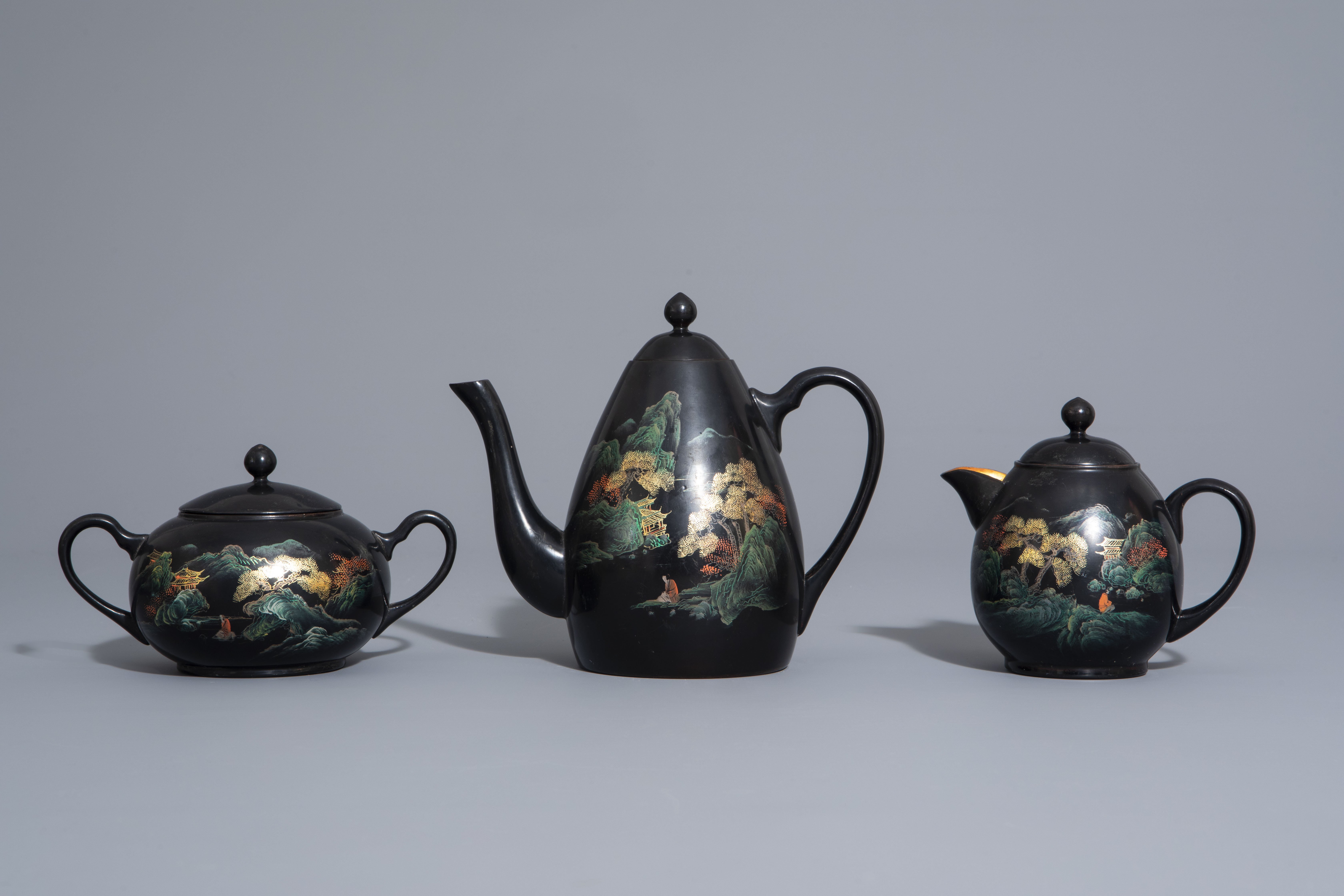 An extensive Chinese Foochow lacquer Shen Shao'an style coffee and tea service, 20th C. - Image 4 of 23