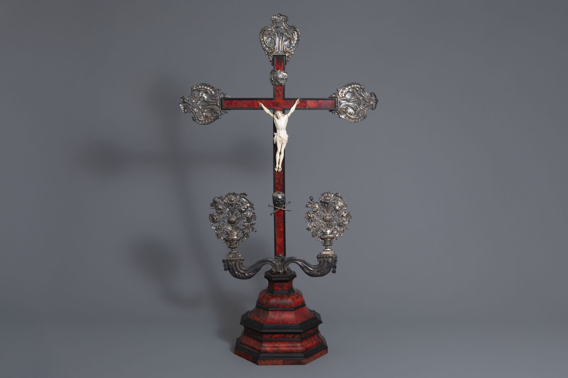 Ivory Corpus on silver mounted tortoise veneer ebony crucifix, Southern Netherlands, 17th/18th C. - Image 11 of 12