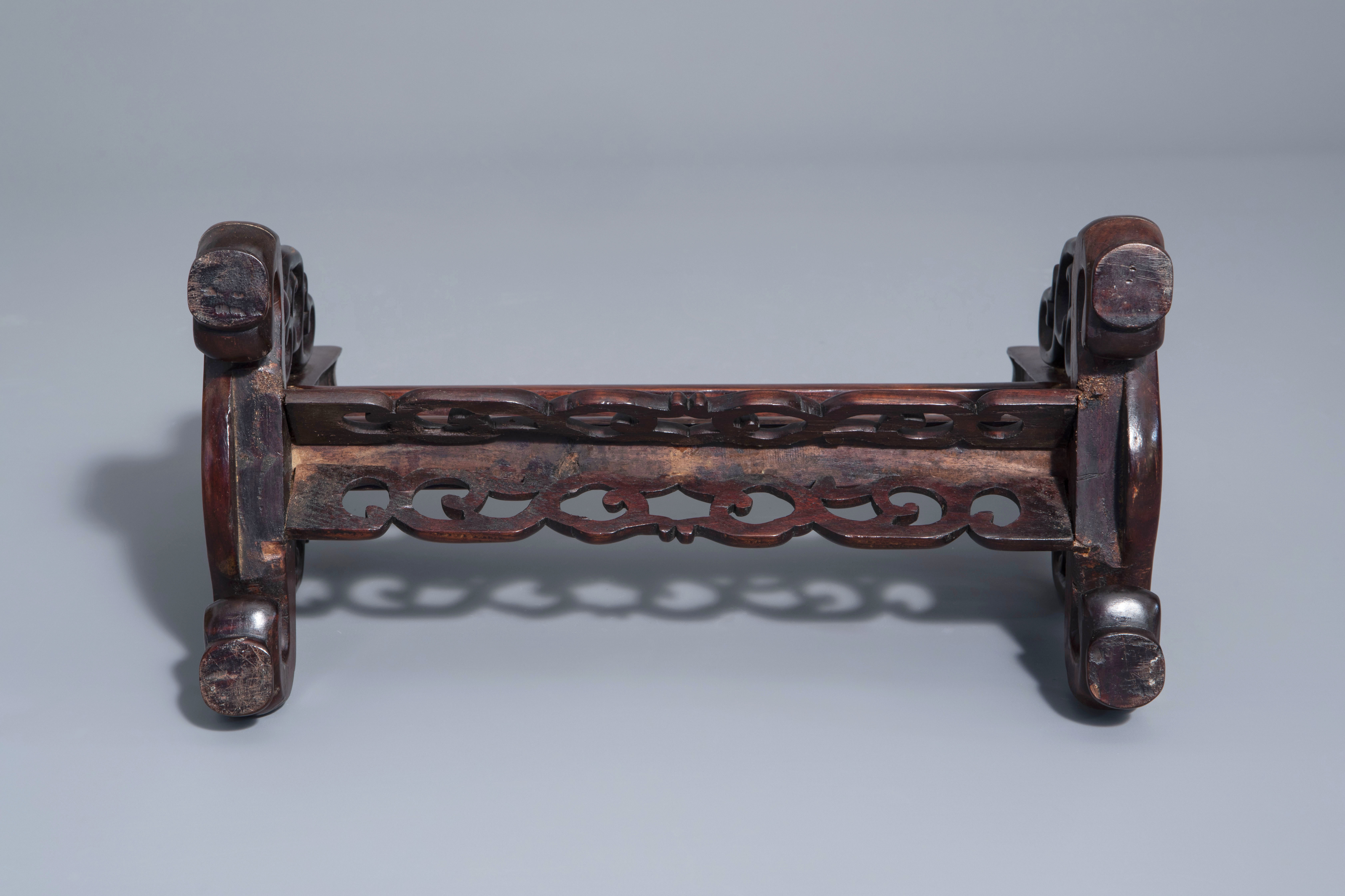 A Chinese wooden table screen with a famille rose plaque with the three star gods, 19th C. - Image 6 of 7