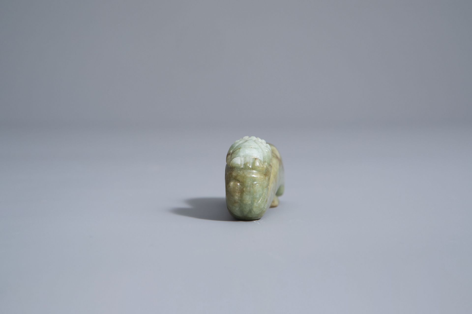 A Chinese carved jade belt hook, 19th/20th C. - Image 3 of 7