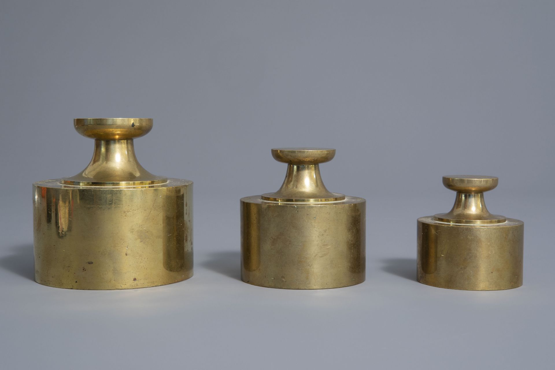 A French nine-piece set of copper bank weights for gold coins, 19th C. - Image 4 of 13