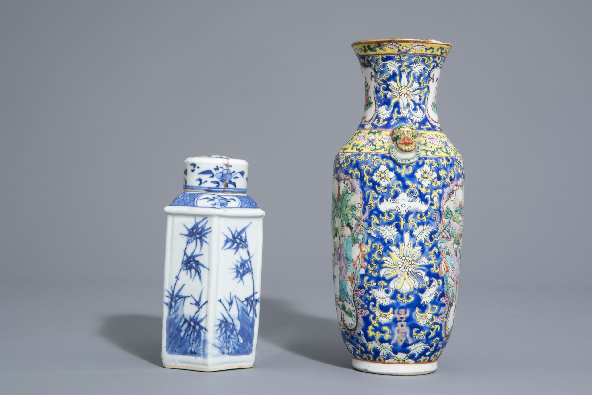 A varied collection of Chinese blue and white and famille rose porcelain, 19th/20th C. - Bild 3 aus 15