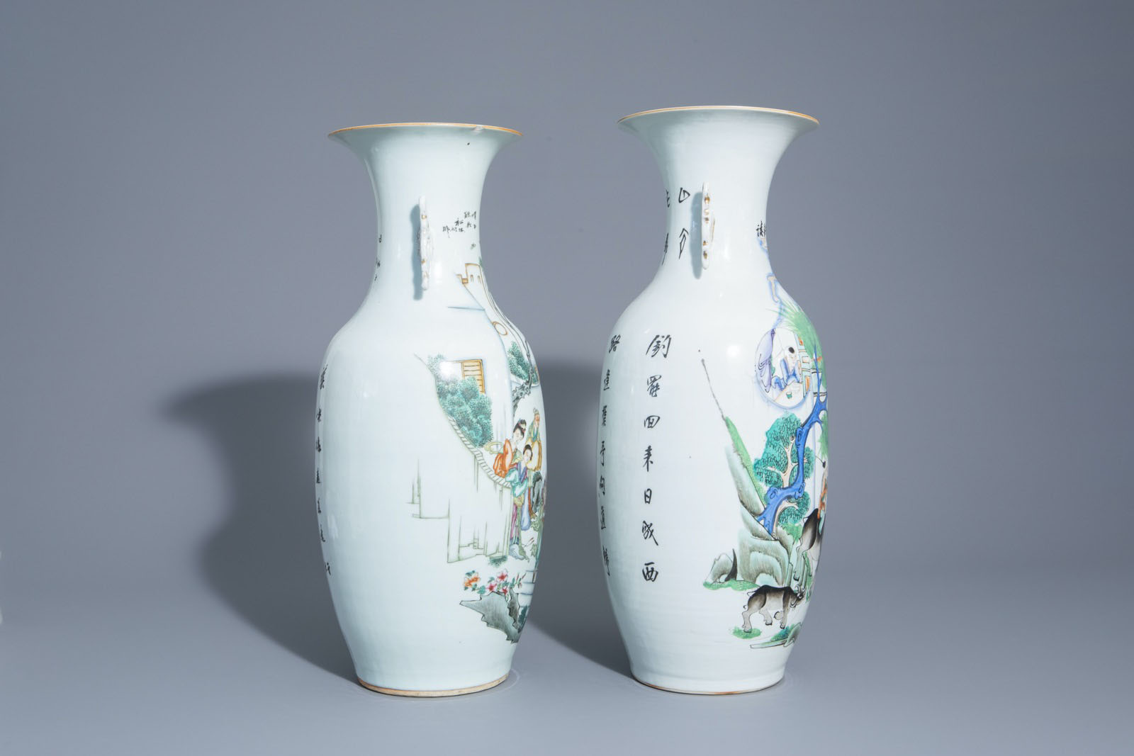 Two Chinese famille rose vases with figures, 19th/20th C. - Image 3 of 7