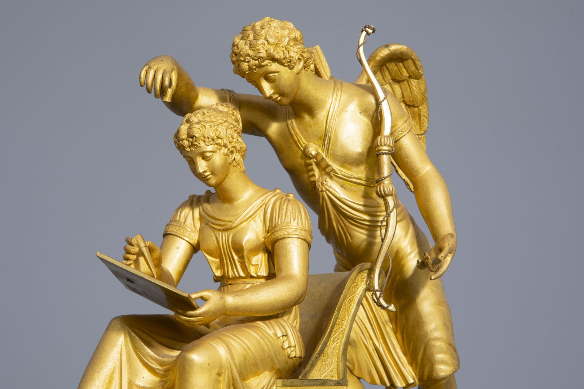 A large French gilt bronze mantel clock with an allegory of love, 19th C. - Image 8 of 10