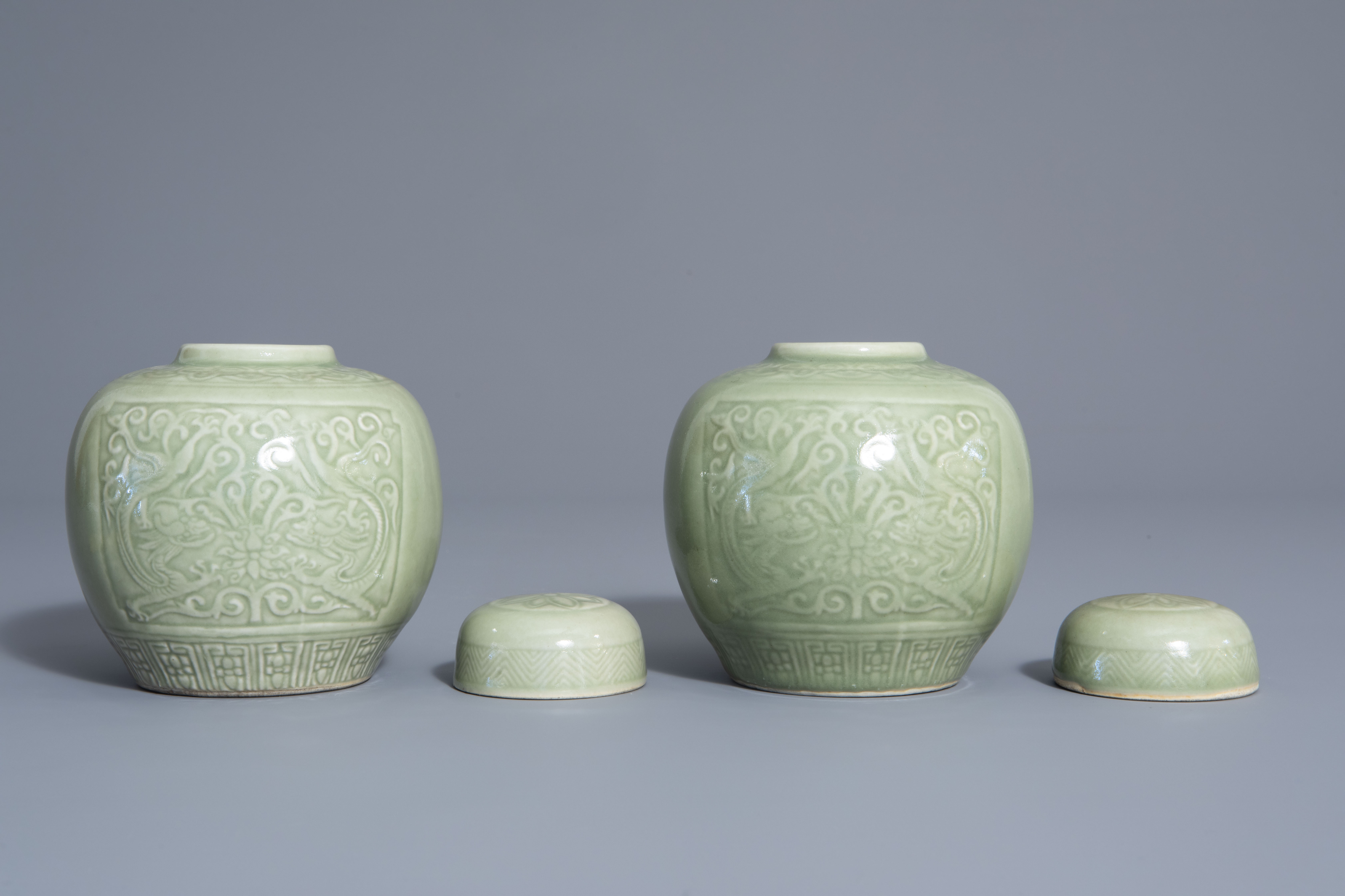 A pair of Chinese celadon jars and covers with underglaze dragon design, 19th/20th C. - Image 2 of 7