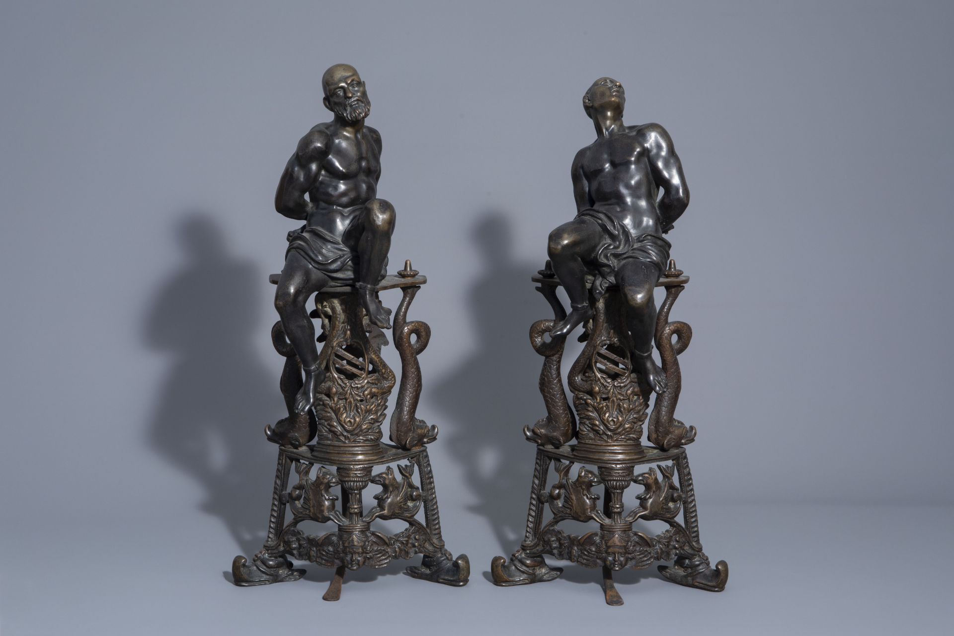 After Pietro Tacca (1577-1640): Andirons with Moorish slaves, patinated bronze, 17th C. & later - Image 2 of 9