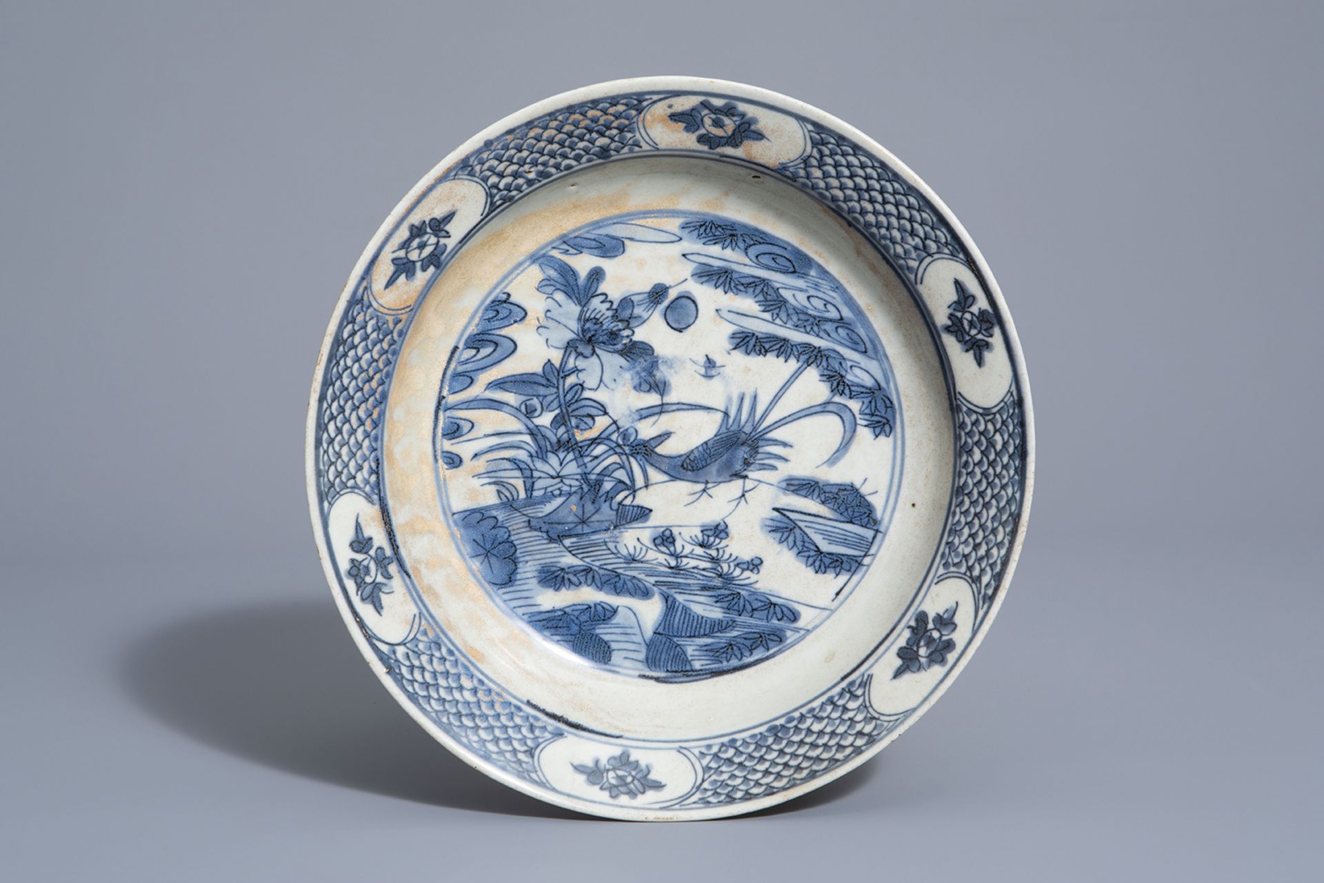Three Chinese blue and white Swatow dishes with birds, Wanli - Image 4 of 7