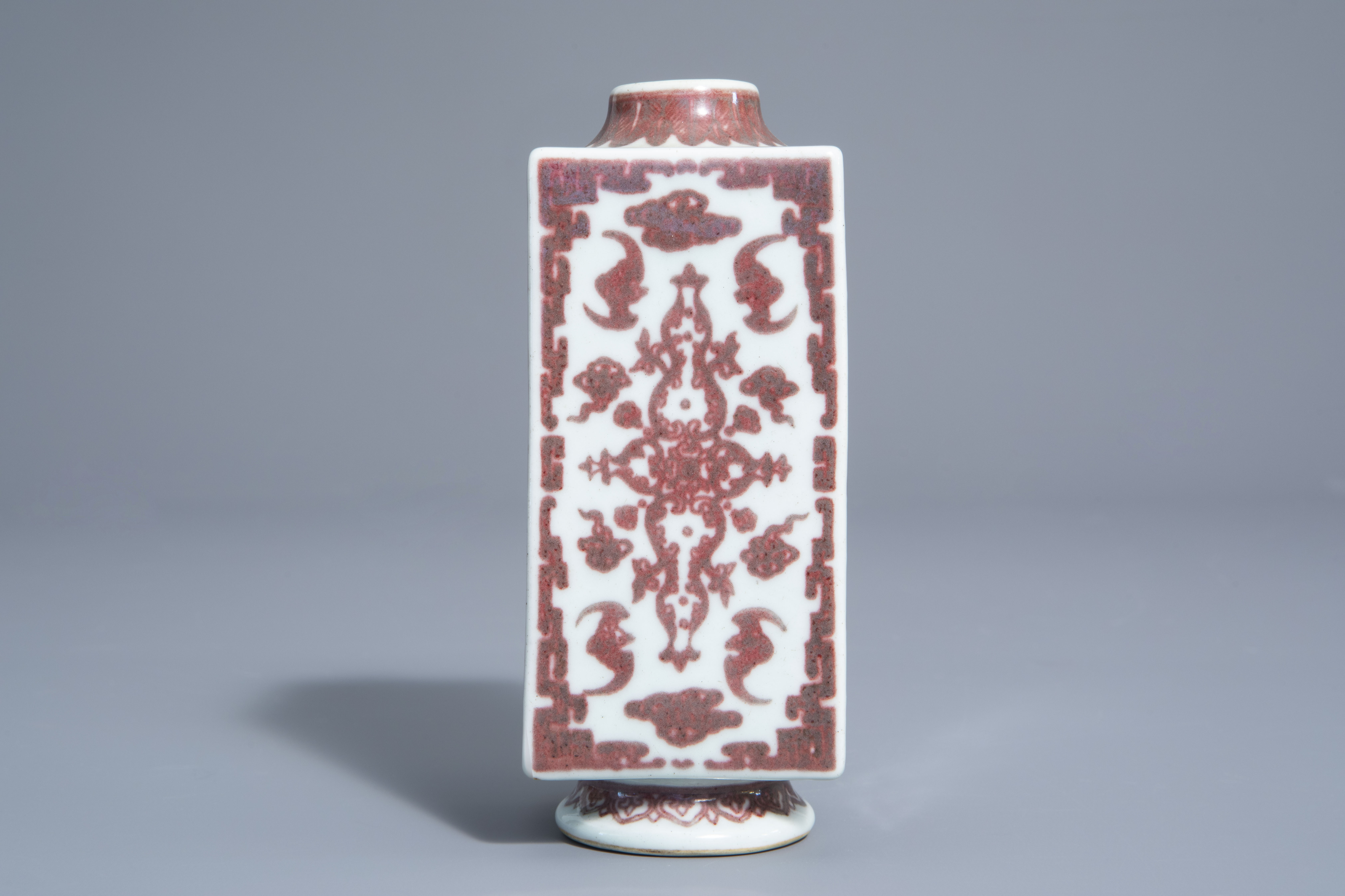 A Chinese cong shaped underglaze red 'bats' vase, Qianlong mark, 19th/20th C. - Image 5 of 7