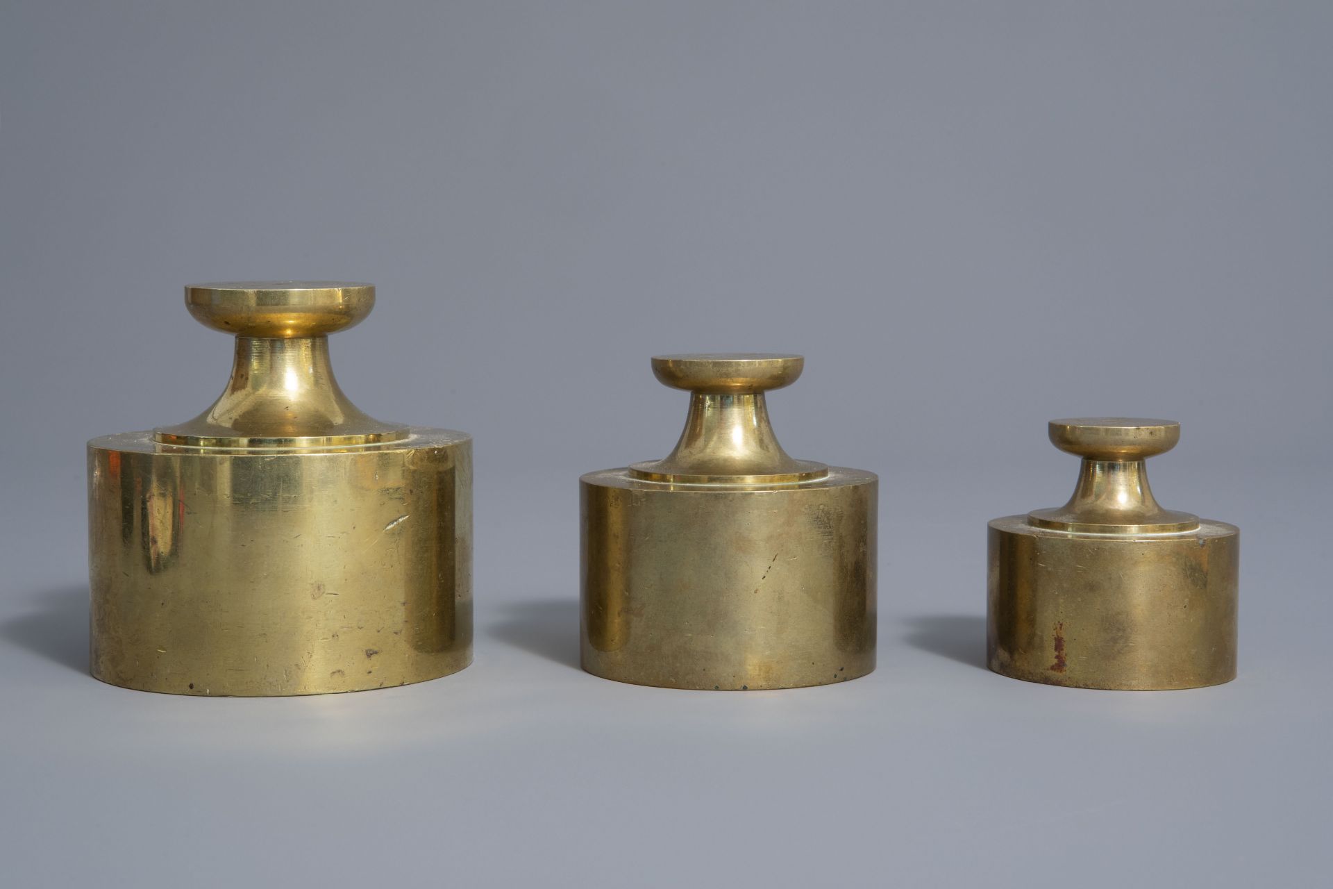 A French nine-piece set of copper bank weights for gold coins, 19th C. - Image 2 of 13