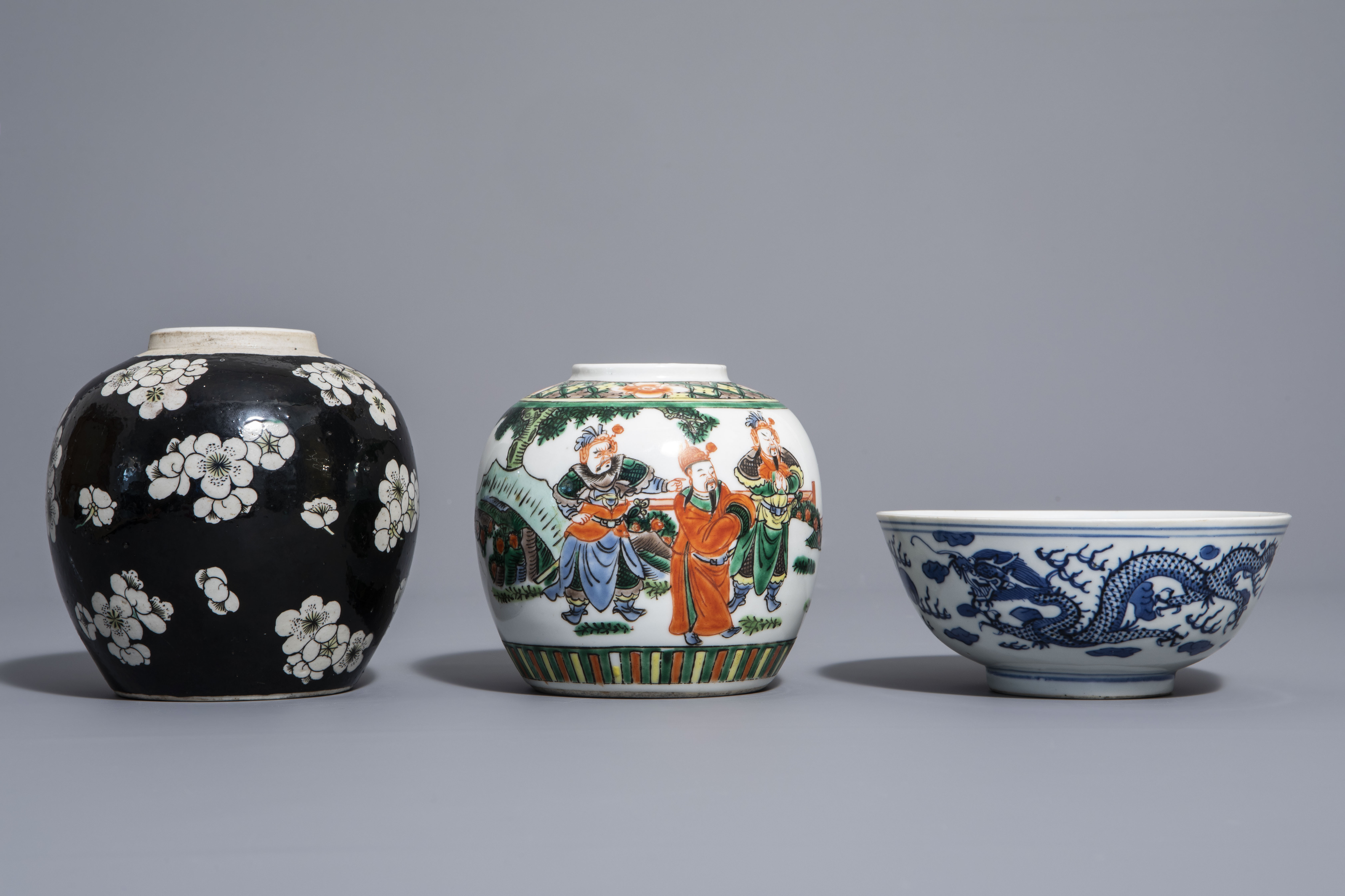 A Chinese Canton famille rose charger and two vases and a bowl with different designs, 19th C. - Image 4 of 9