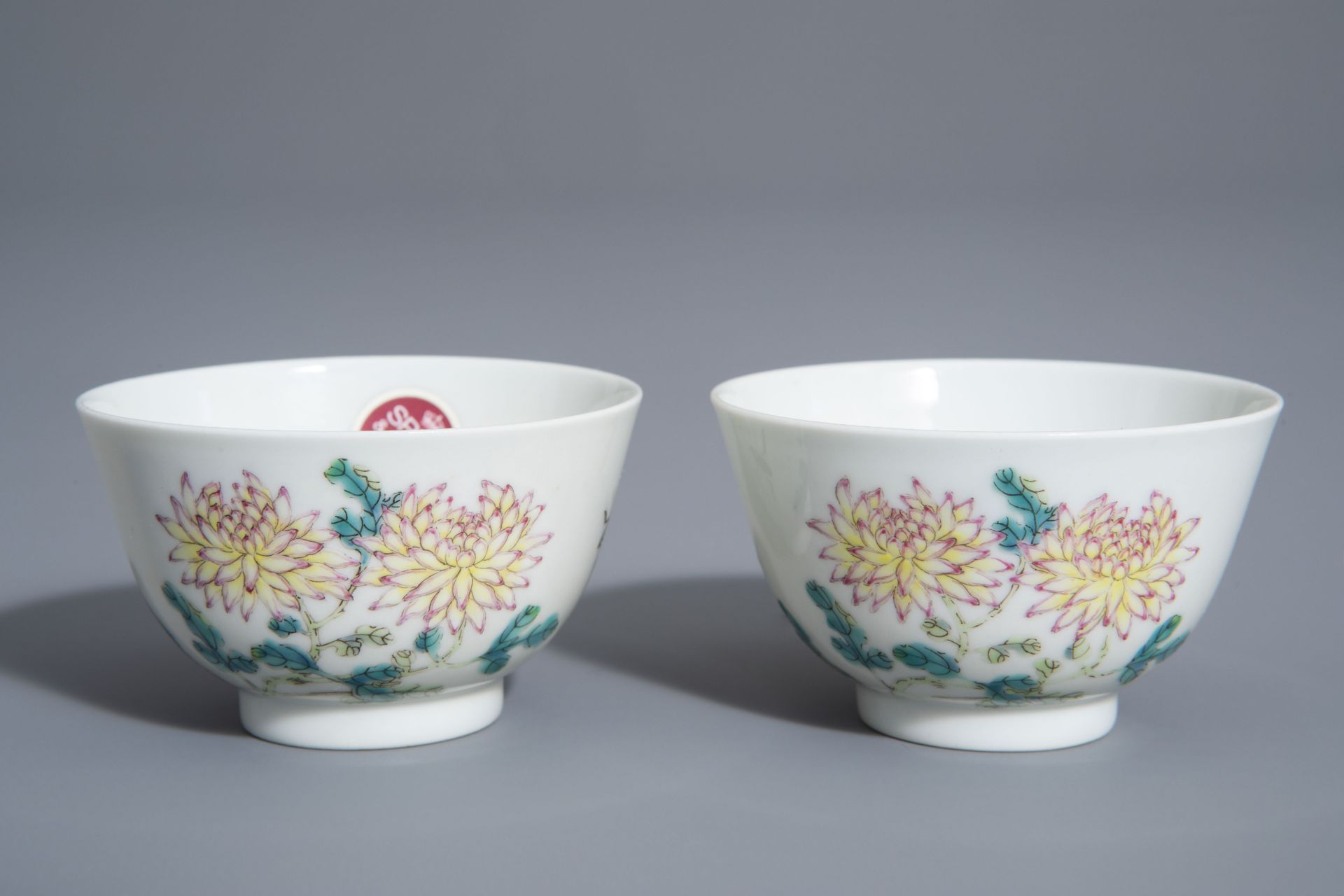 A pair of Chinese famille rose 'floral' cups, Guangxu mark, 19th/20th C.