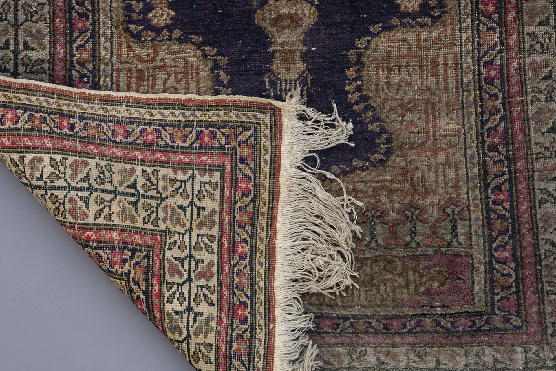 Two Oriental prayer rugs with verses, wool and silk on cotton, first half of the 20th C. - Bild 3 aus 4