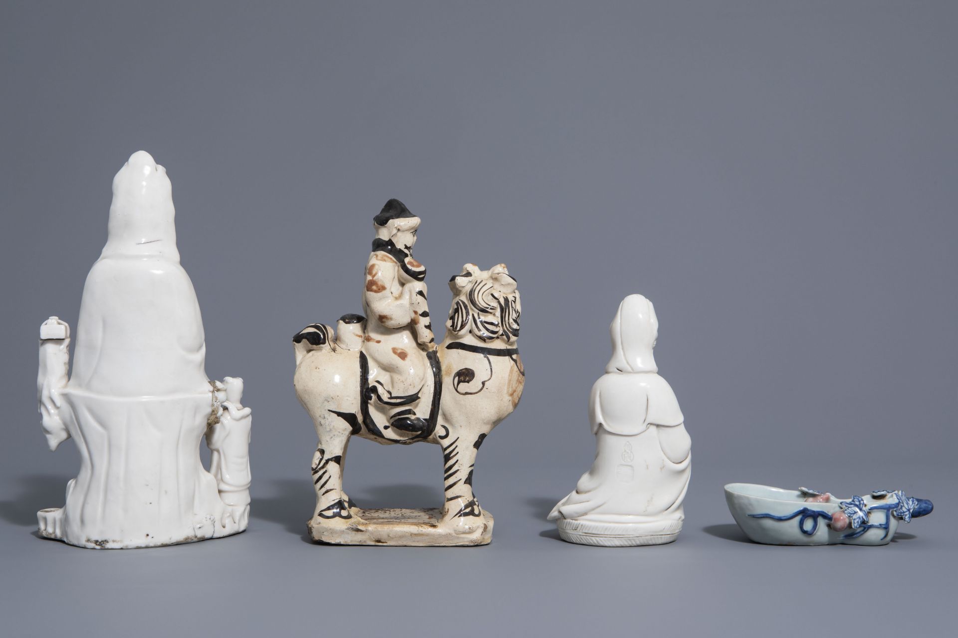 A Chinese blue, white & red brushwasher, a Cizhou figure & two blanc de Chine Guanyin, Ming & later - Image 4 of 8