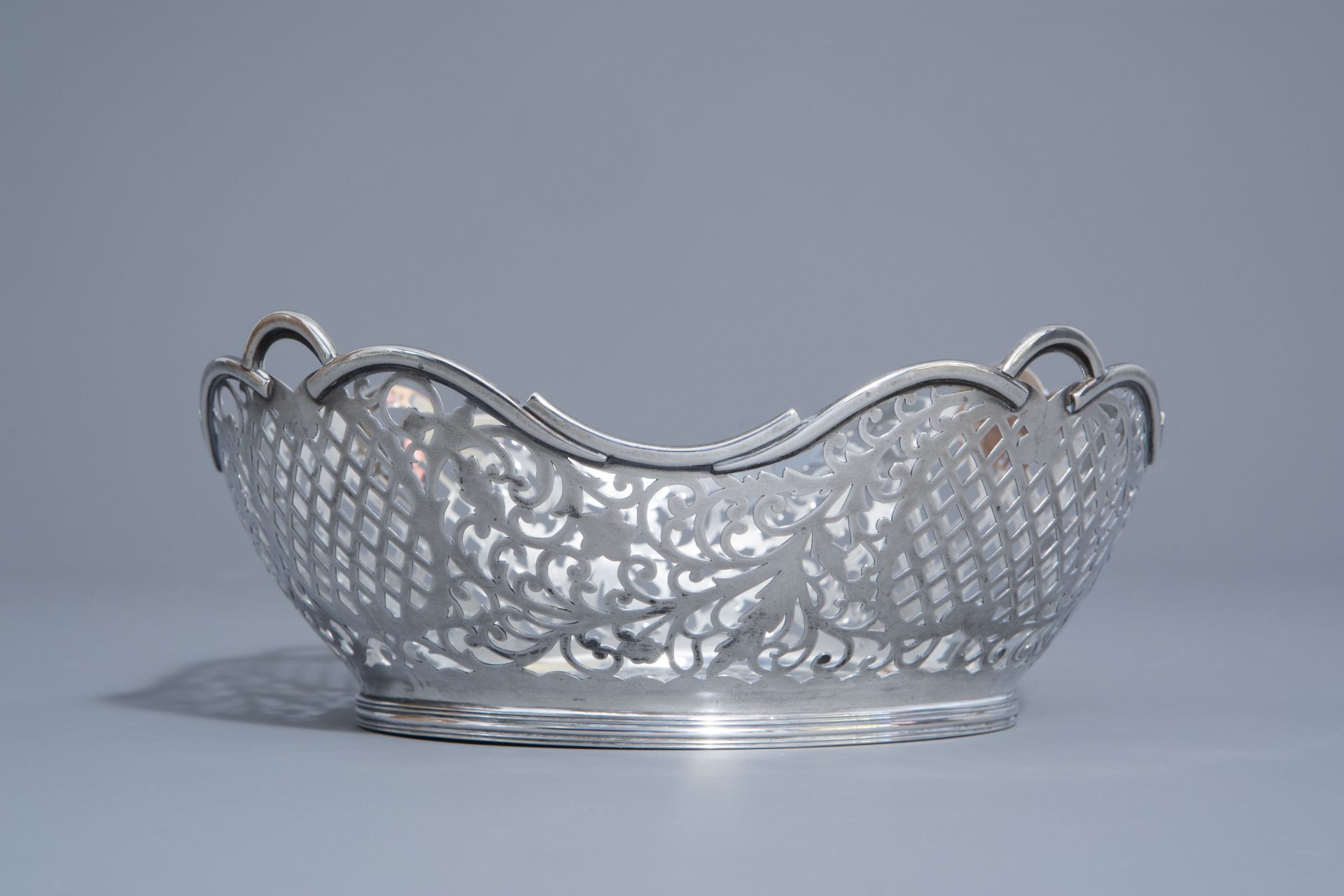 A Dutch silver open worked fruit bowl and a silver Hanukkah, 20th C. - Image 11 of 16