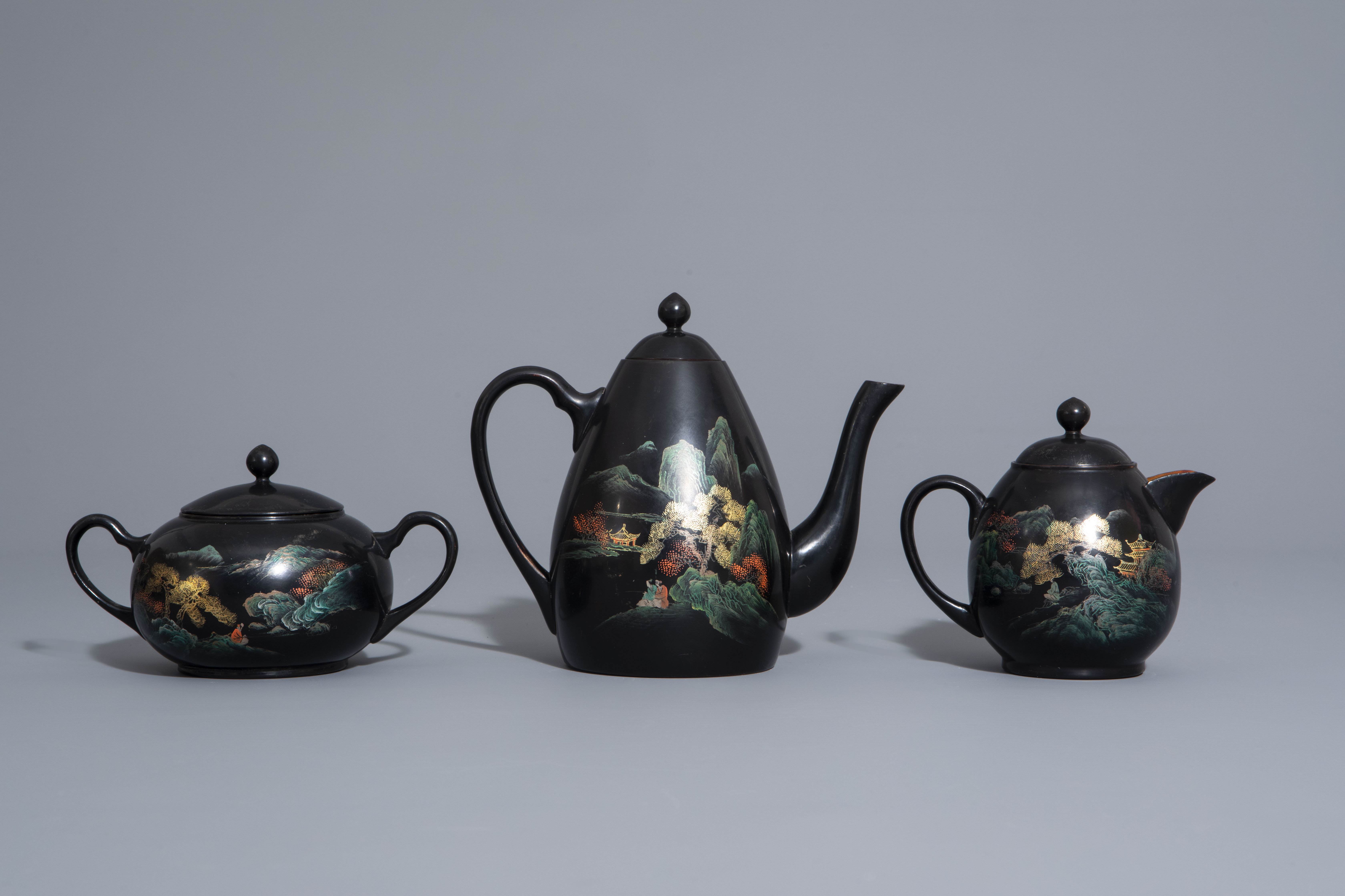 An extensive Chinese Foochow lacquer Shen Shao'an style coffee and tea service, 20th C. - Image 2 of 23