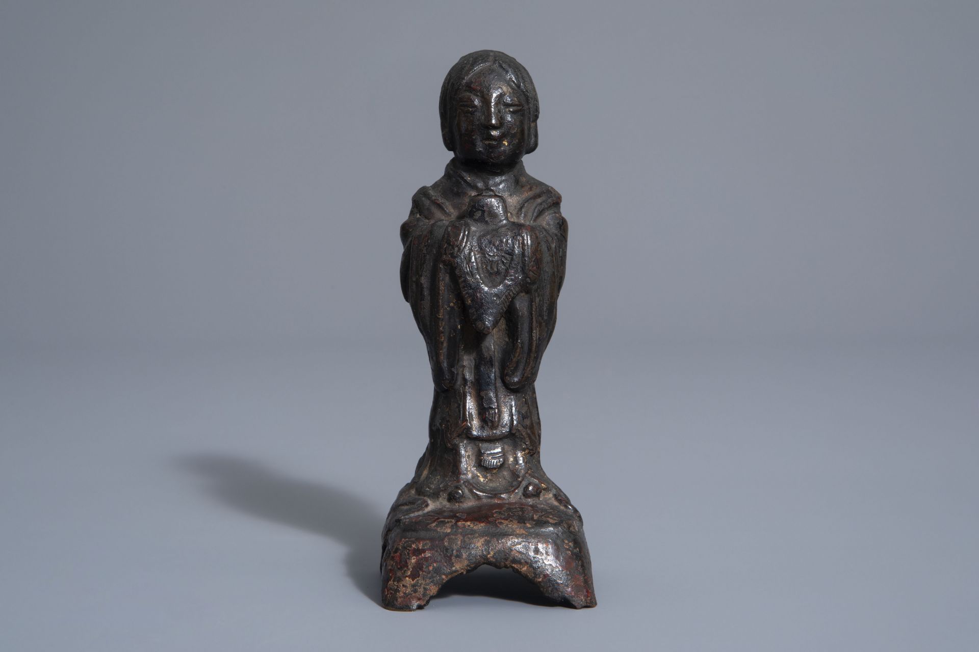 A Chinese bronze figure of a standing lady, Ming - Image 2 of 7