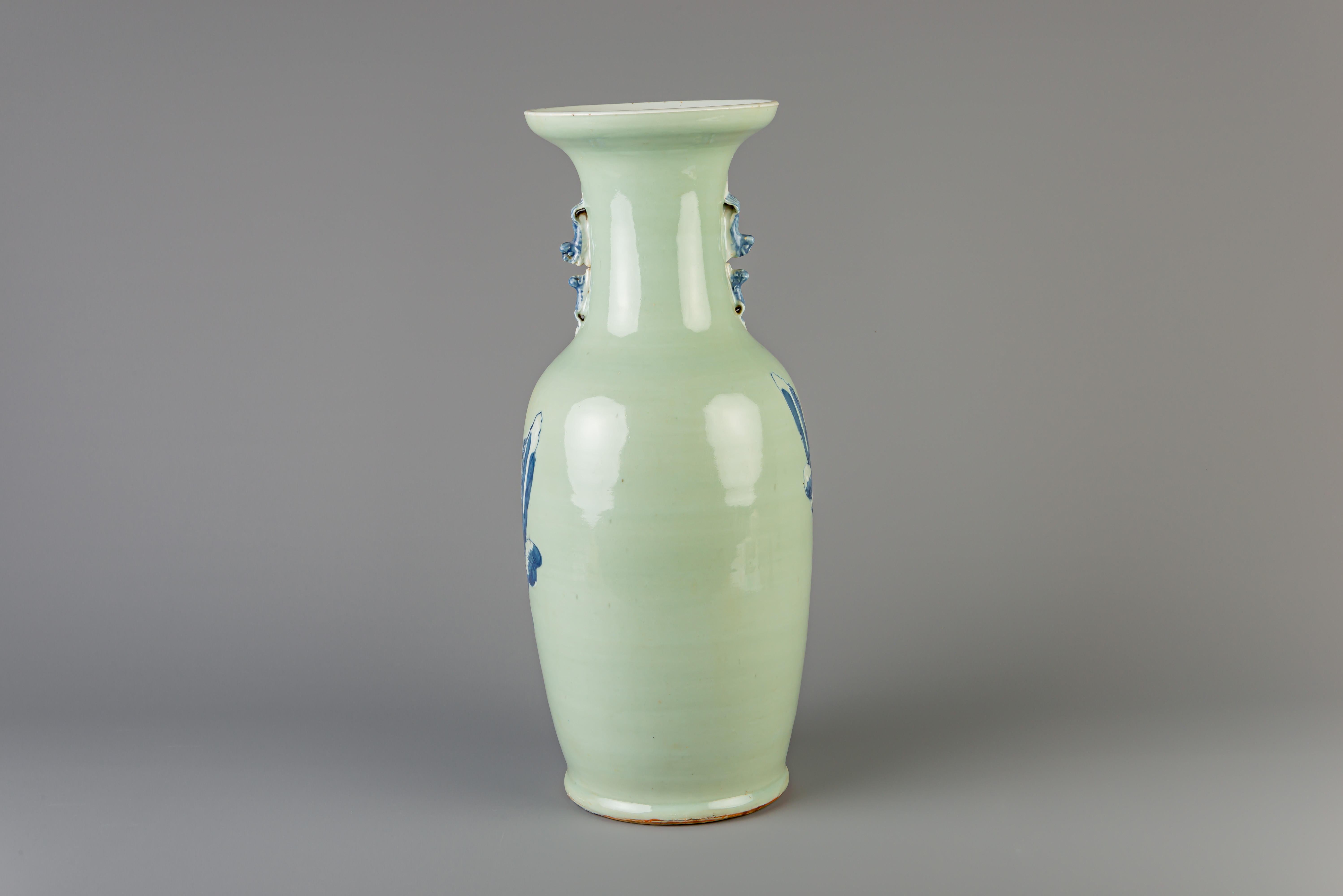 A Chinese blue and white celadon ground 'Immortals' vase, 19th C. - Image 3 of 6