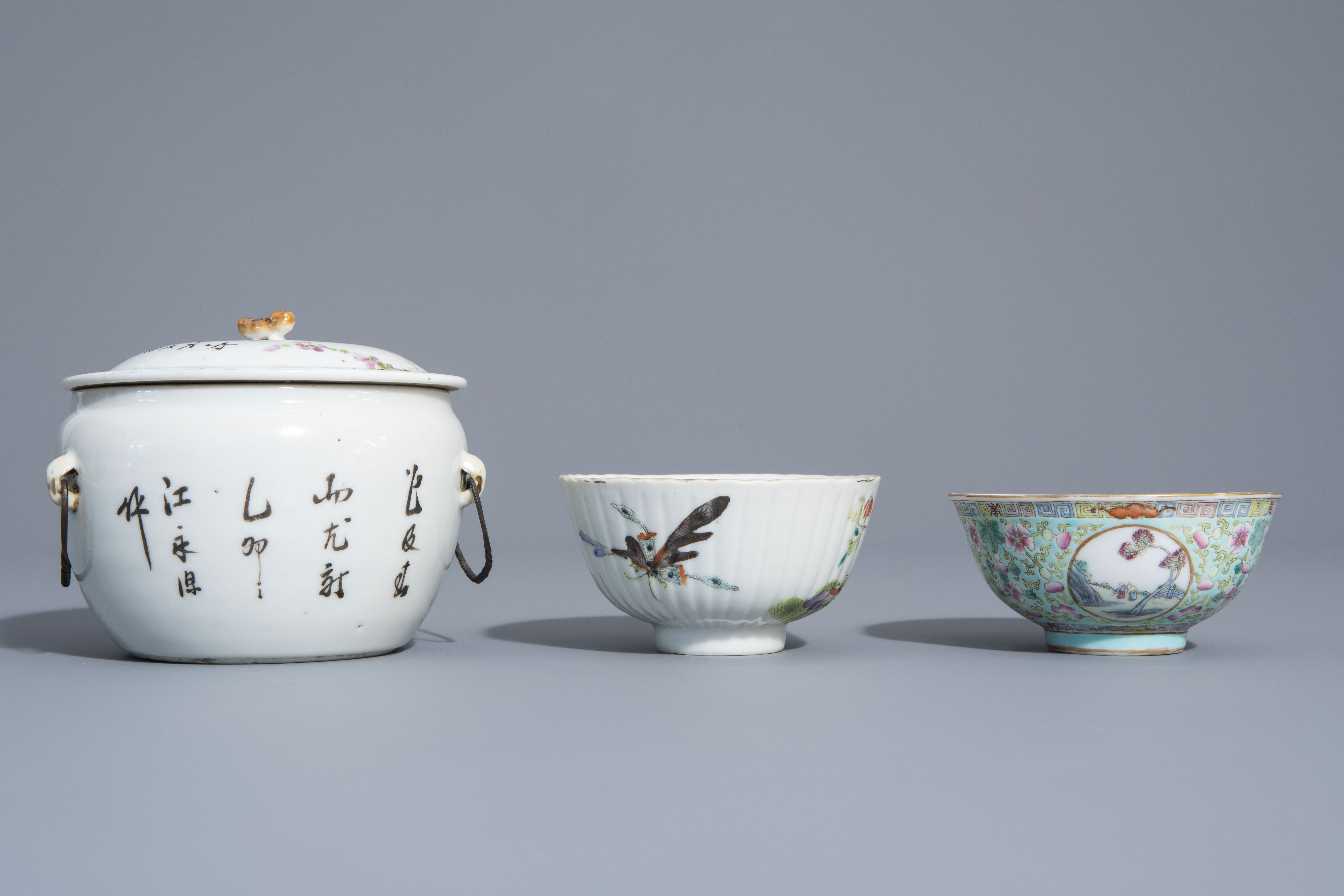 A varied collection of Chinese qianjiang cai and famille rose porcelain, 19th/20th C. - Image 12 of 16