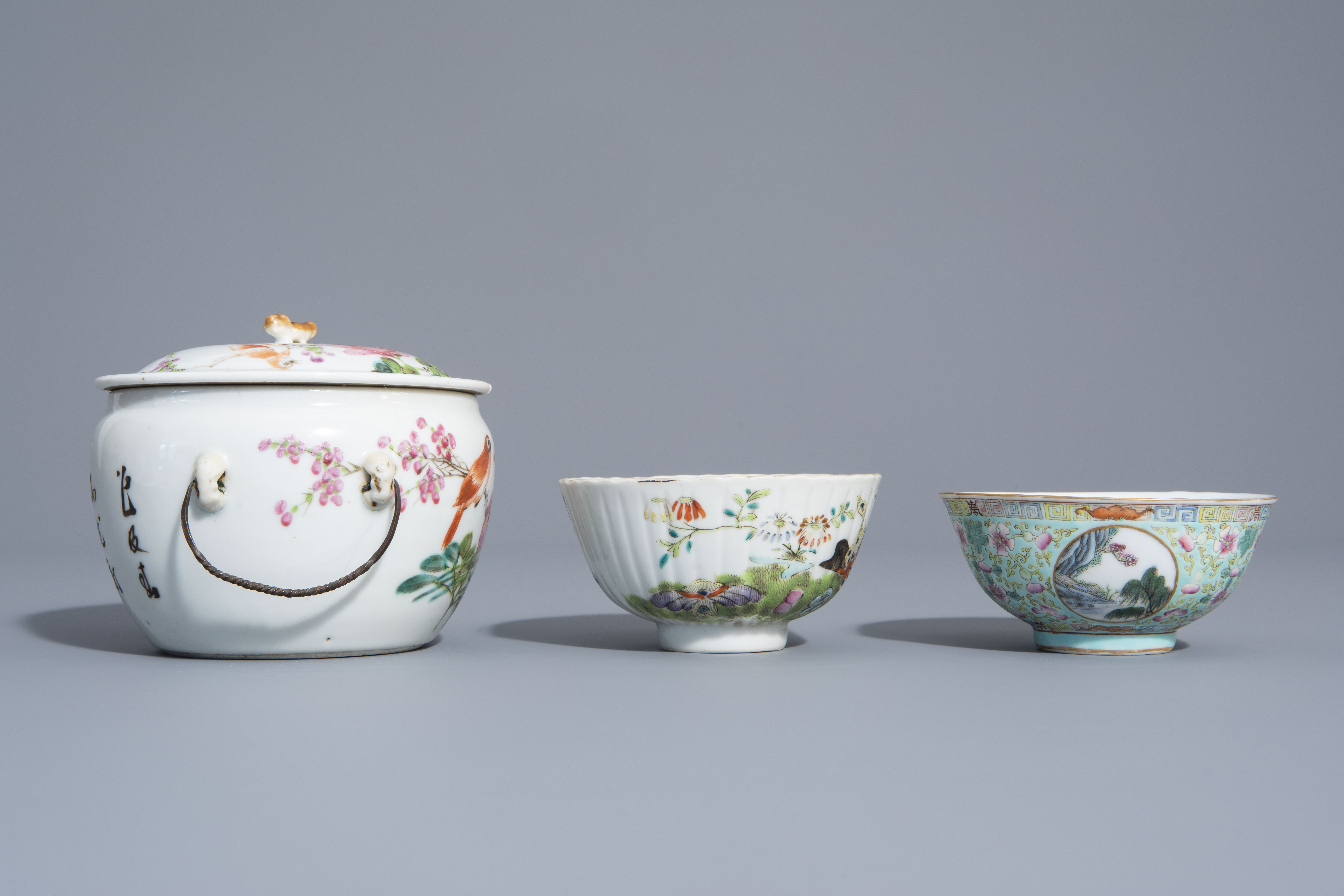 A varied collection of Chinese qianjiang cai and famille rose porcelain, 19th/20th C. - Image 11 of 16