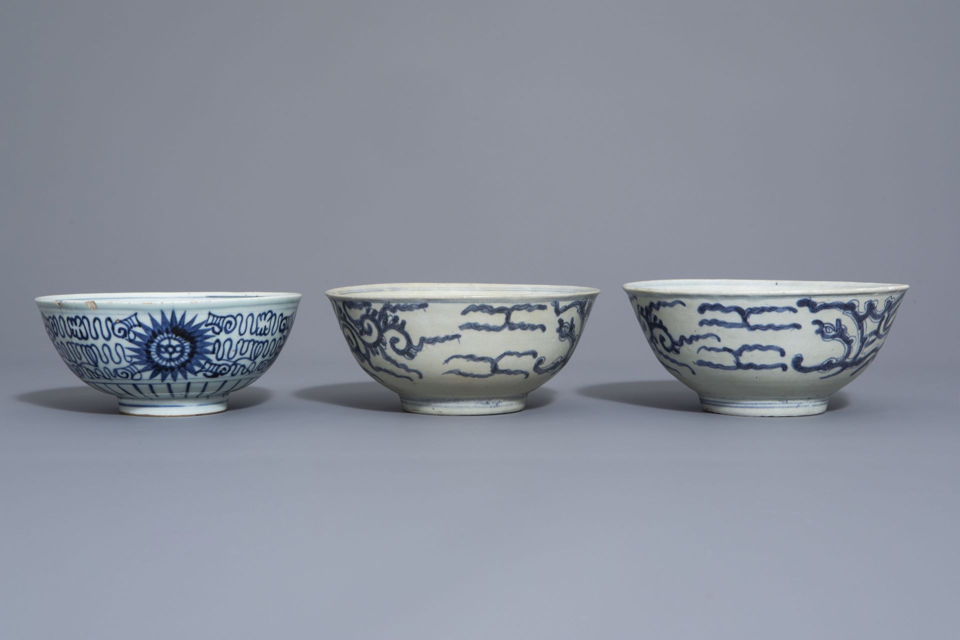 Seven Chinese blue and white plates and three bowls, incl. the Diana Cargo shipwreck wares, 19th C. - Bild 9 aus 13