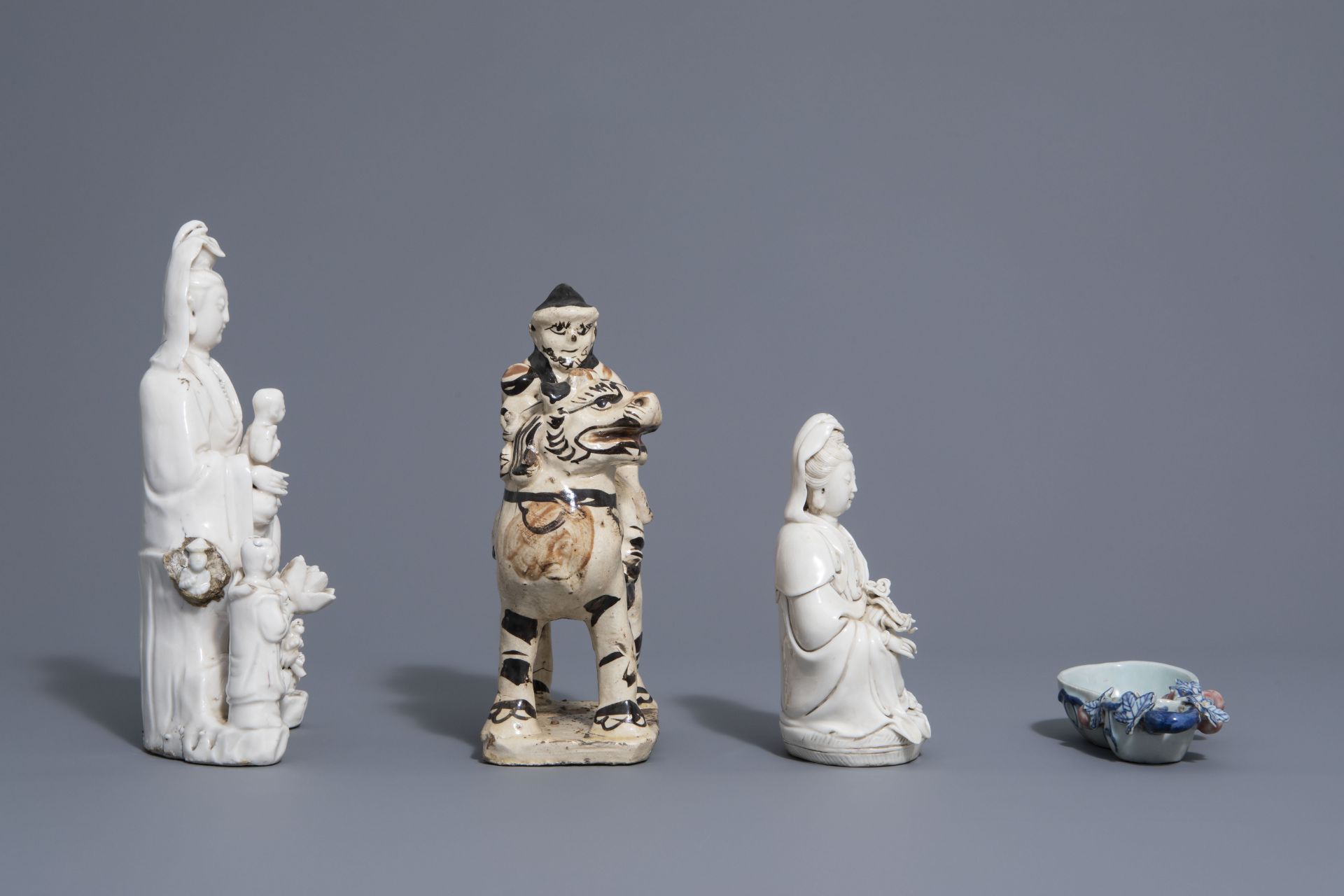 A Chinese blue, white & red brushwasher, a Cizhou figure & two blanc de Chine Guanyin, Ming & later - Image 3 of 8