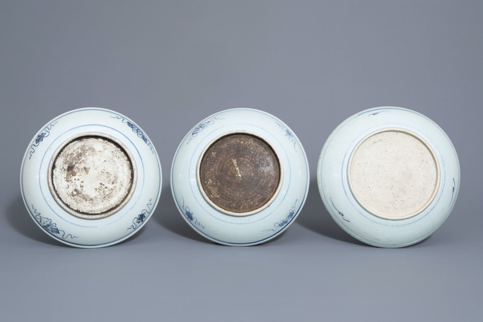 Seven Chinese blue and white plates and three bowls, incl. the Diana Cargo shipwreck wares, 19th C. - Bild 7 aus 13