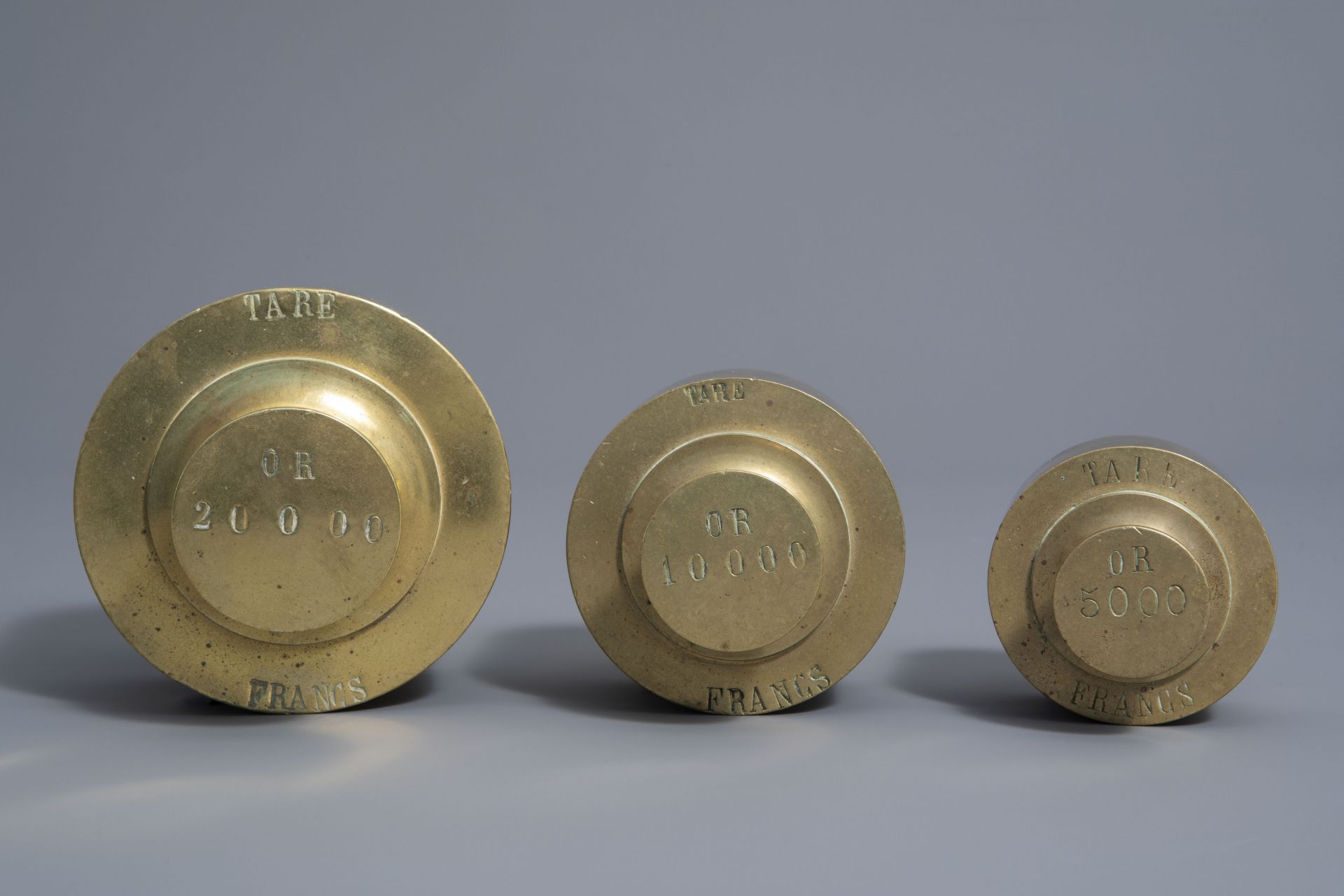 A French nine-piece set of copper bank weights for gold coins, 19th C. - Image 6 of 13