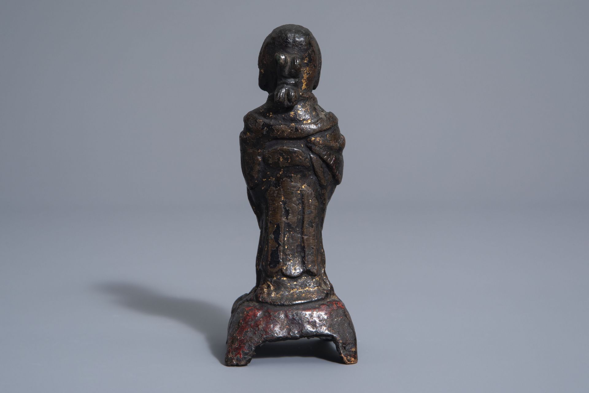 A Chinese bronze figure of a standing lady, Ming - Image 4 of 7