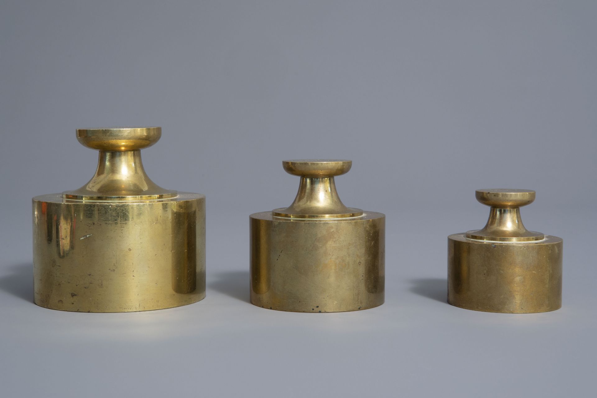 A French nine-piece set of copper bank weights for gold coins, 19th C. - Image 5 of 13