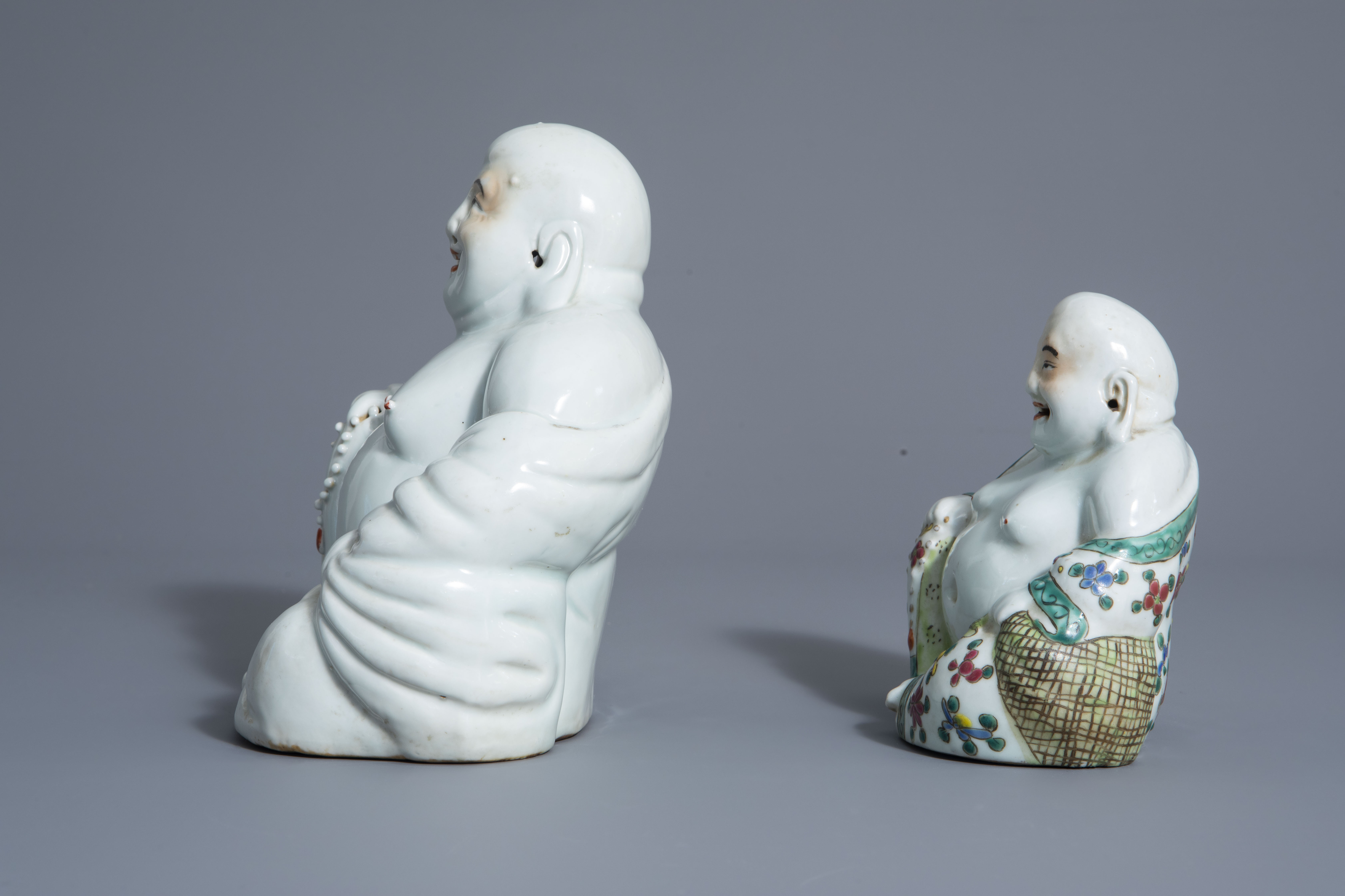 Two Chinese white, iron red, gilt and famille rose porcelain figures of Buddha, 19th/20th C. - Image 5 of 7