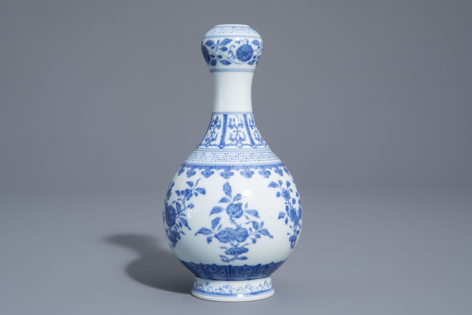A Chinese blue and white garlic-head mouth vase with floral design, Qianlong mark, 20th C. - Image 4 of 7