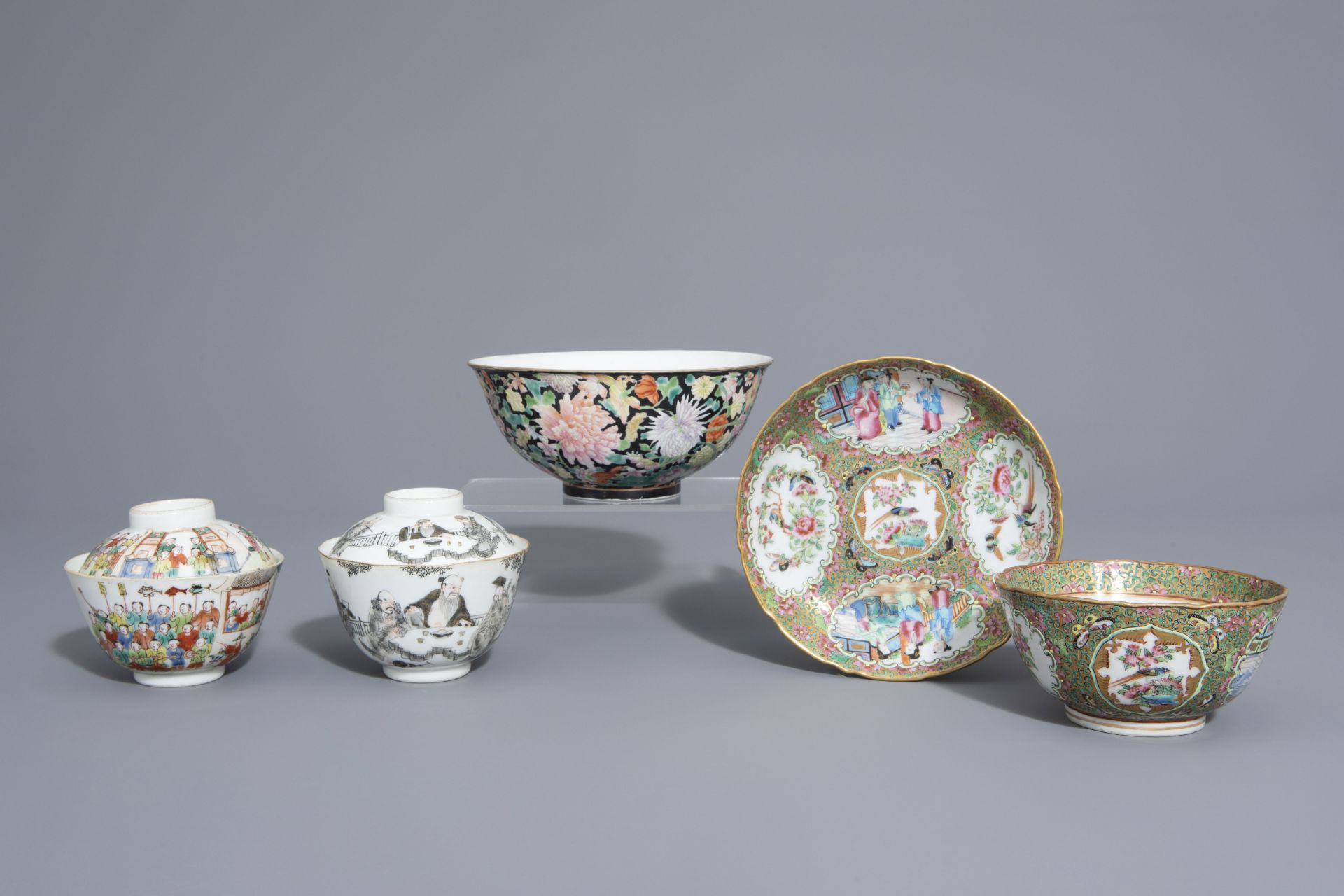 Three Chinese famille rose and grisaille bowls and a Canton bowl on stand, 19th/20th C.