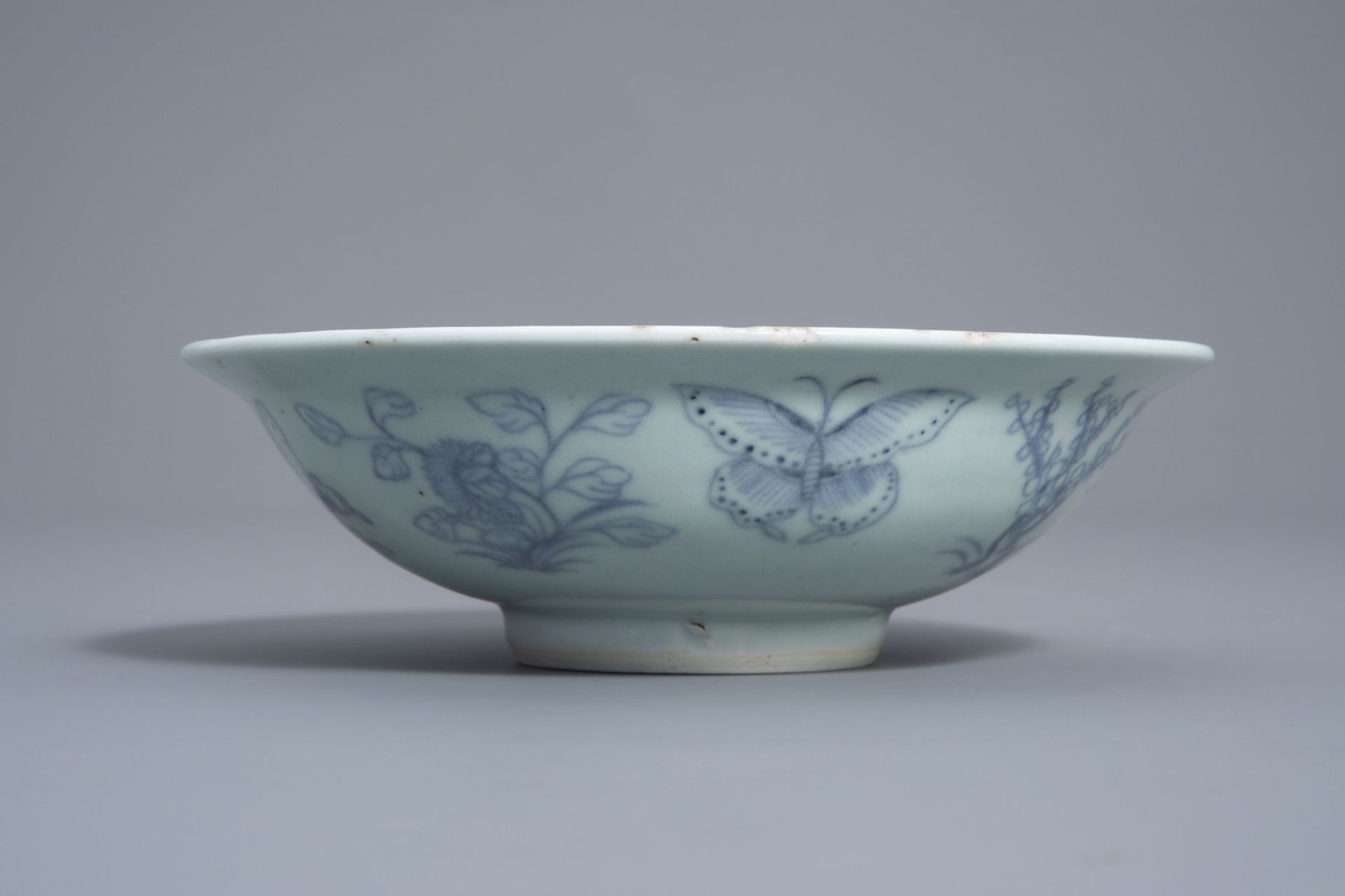 A varied collection of Chinese blue, white and iron red porcelain, Kangxi and later - Bild 20 aus 23