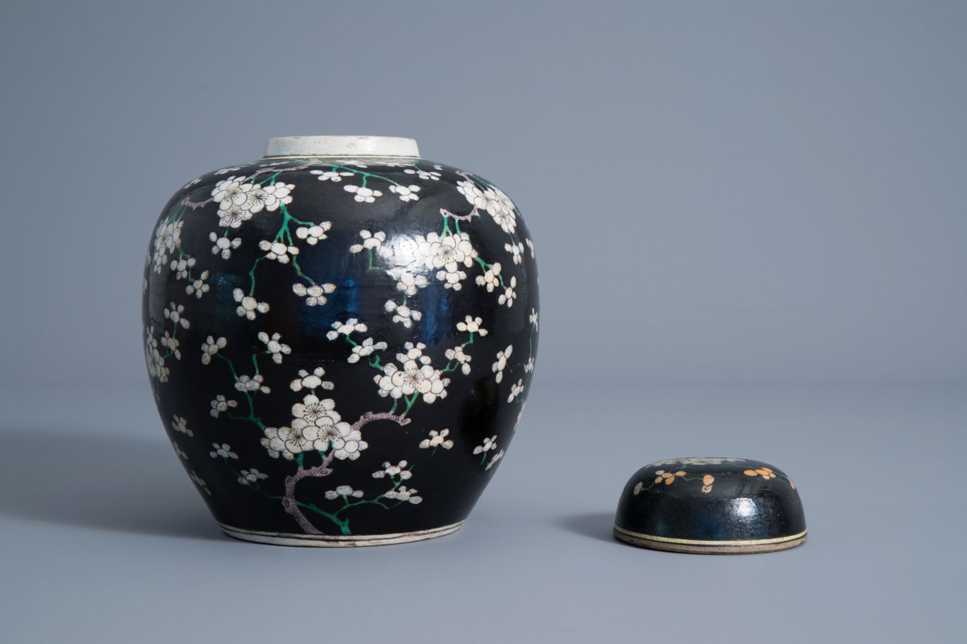 A Chinese black ground jar and cover with floral design, Chenghua mark, 19th C. - Image 4 of 7