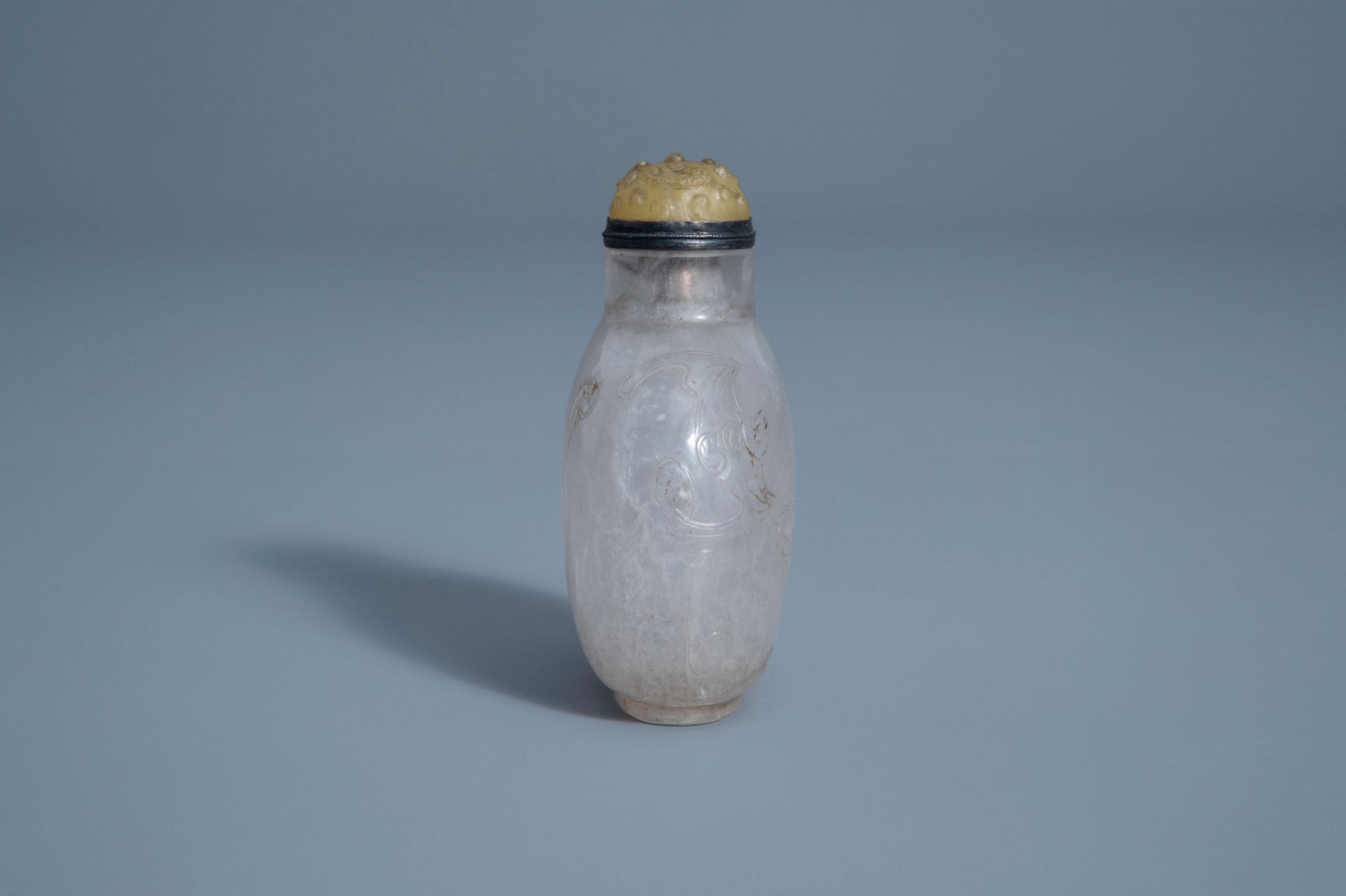 A Chinese rock crystal snuff bottle, 19th C. - Bild 2 aus 6