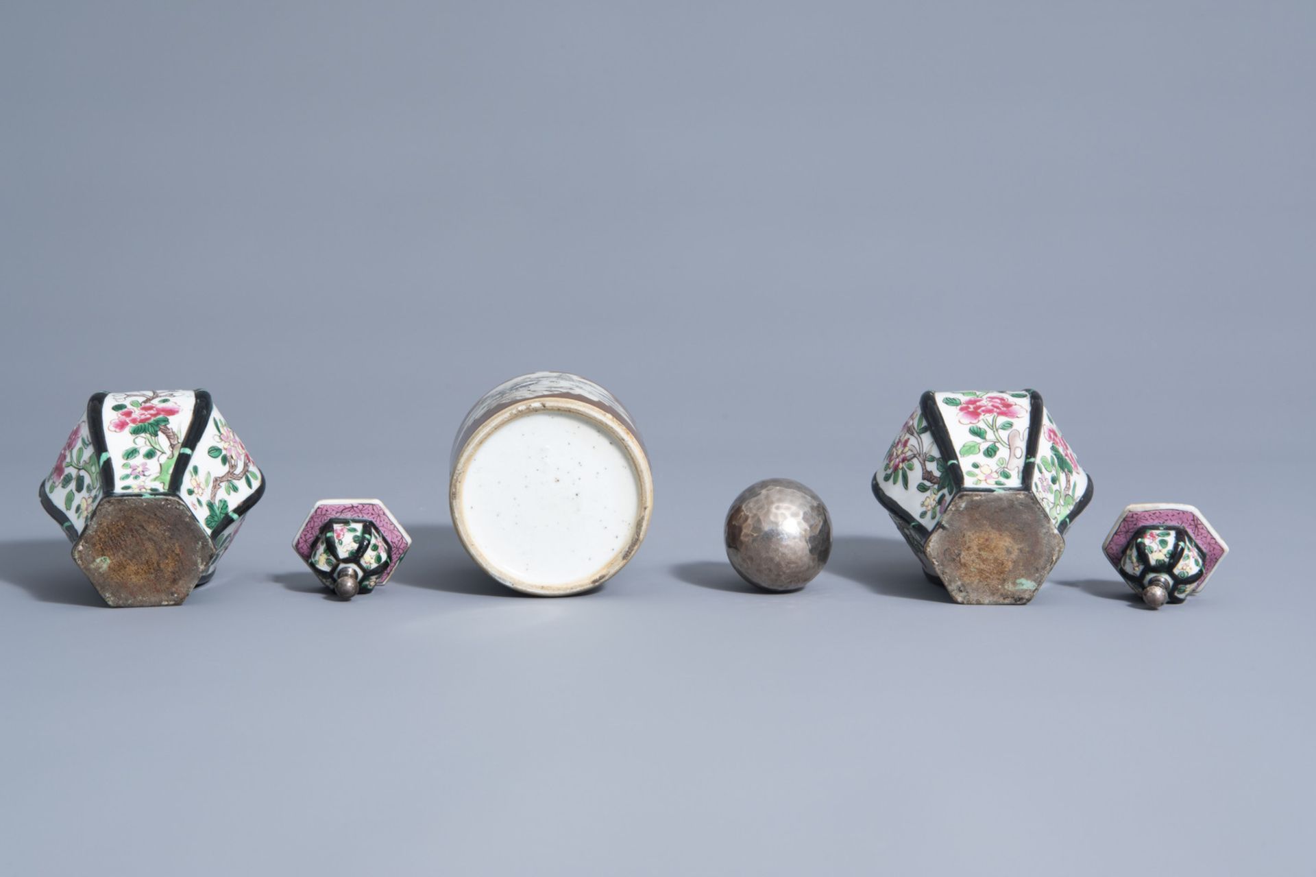 A Chinese grisaille Batavian ware tea caddy and two Samson famille rose style tea caddies, 18th/19th - Image 7 of 7