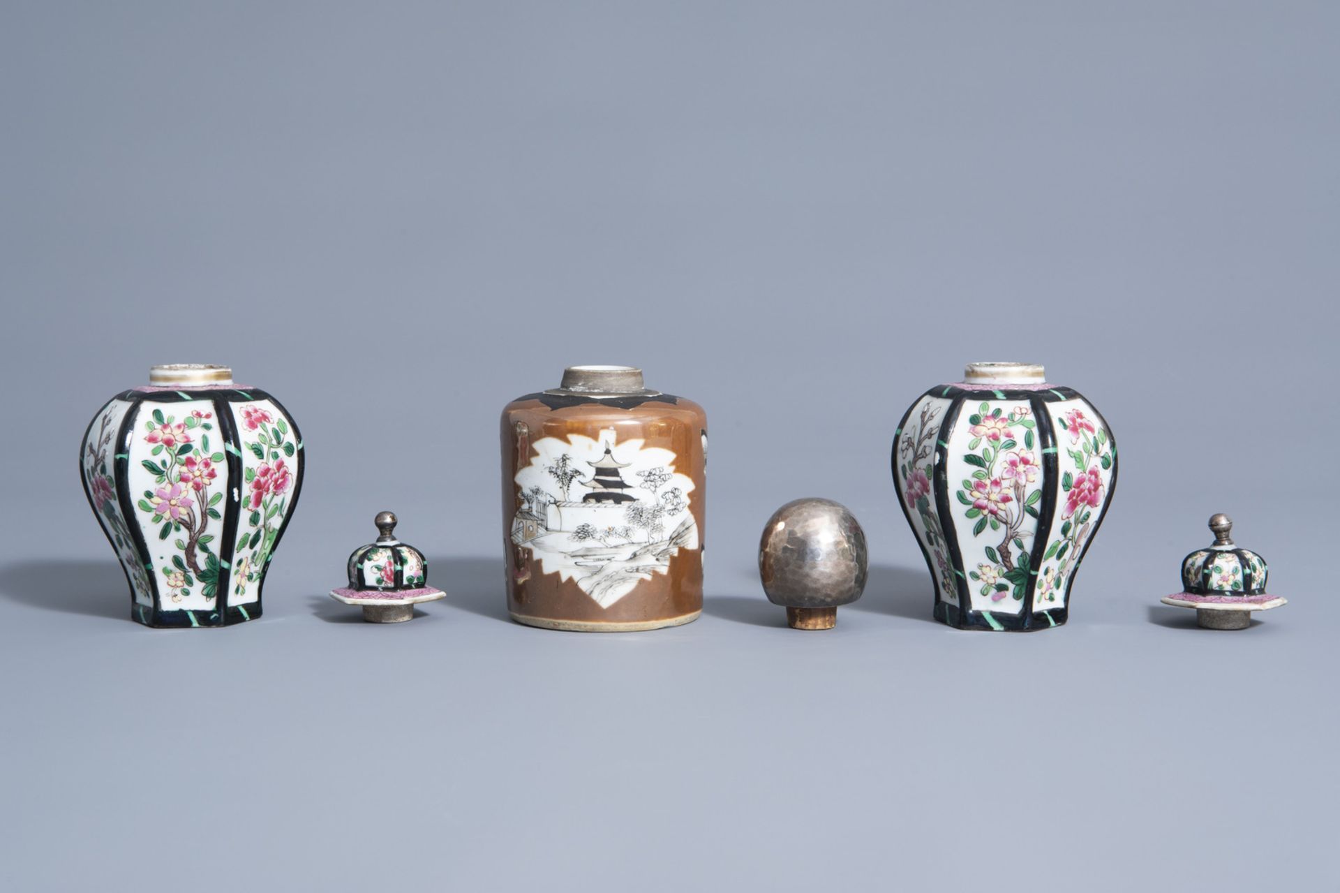 A Chinese grisaille Batavian ware tea caddy and two Samson famille rose style tea caddies, 18th/19th - Image 4 of 7