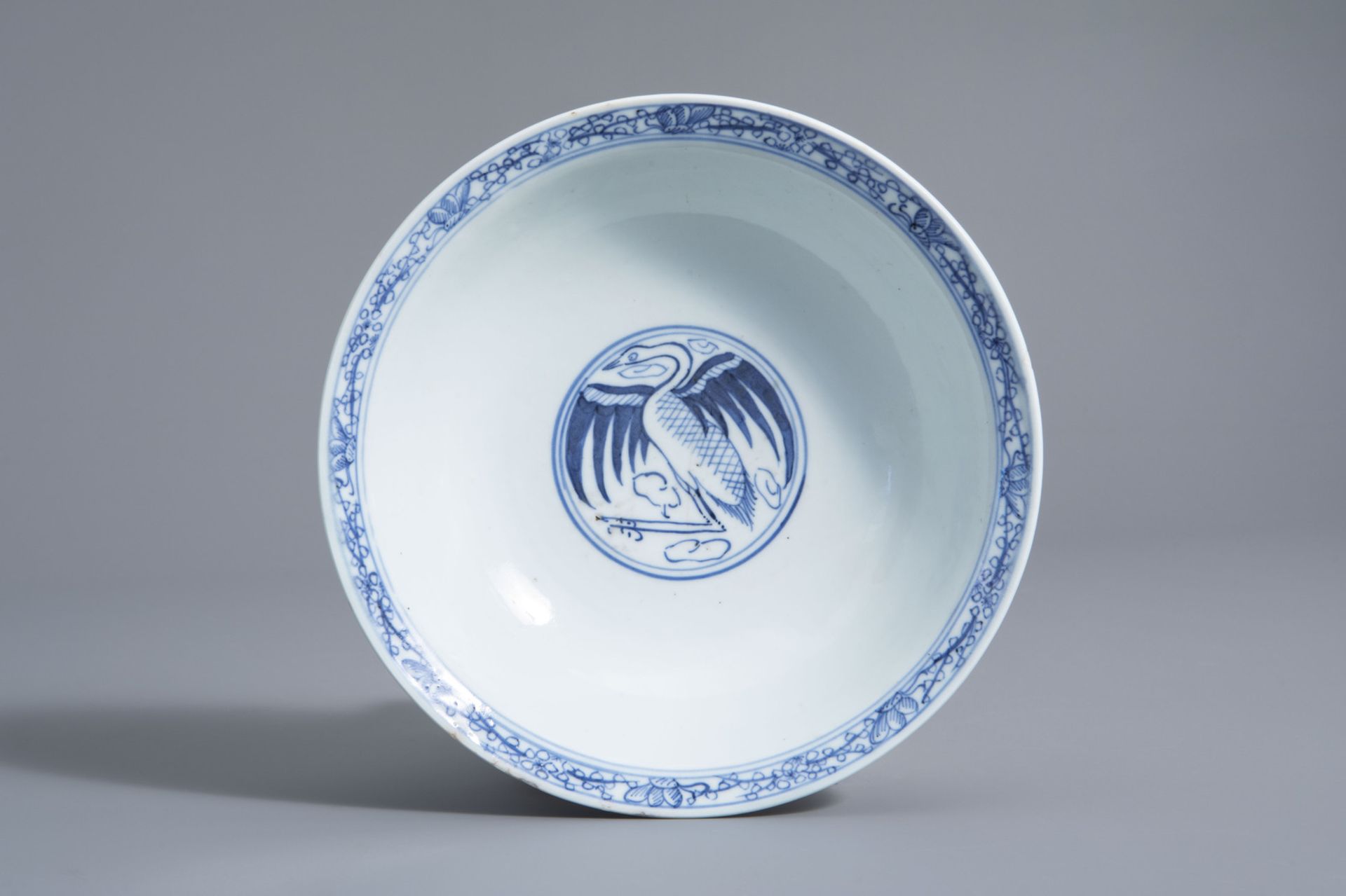 A varied collection of Chinese blue, white and iron red porcelain, Kangxi and later - Bild 16 aus 23