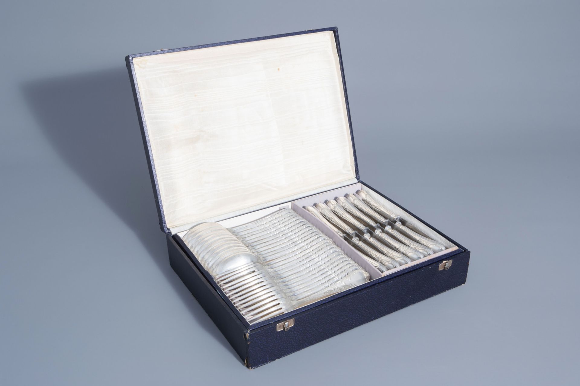 An 84-piece silver plated rococo style cutlery set with matching box, Solingen, Germany, first half - Image 2 of 11