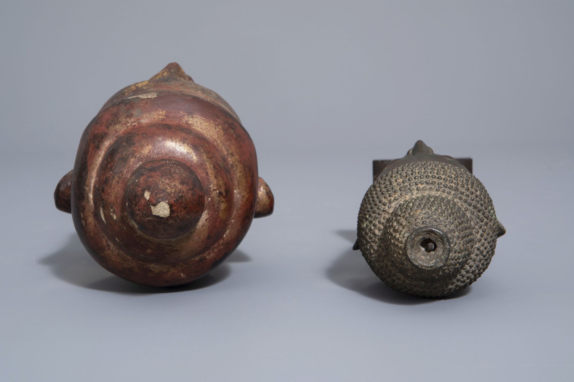 Two patinated bronze and gilt and polychrome painted stone Buddha heads, Burma/Thailand, 19th/20th C - Image 6 of 7