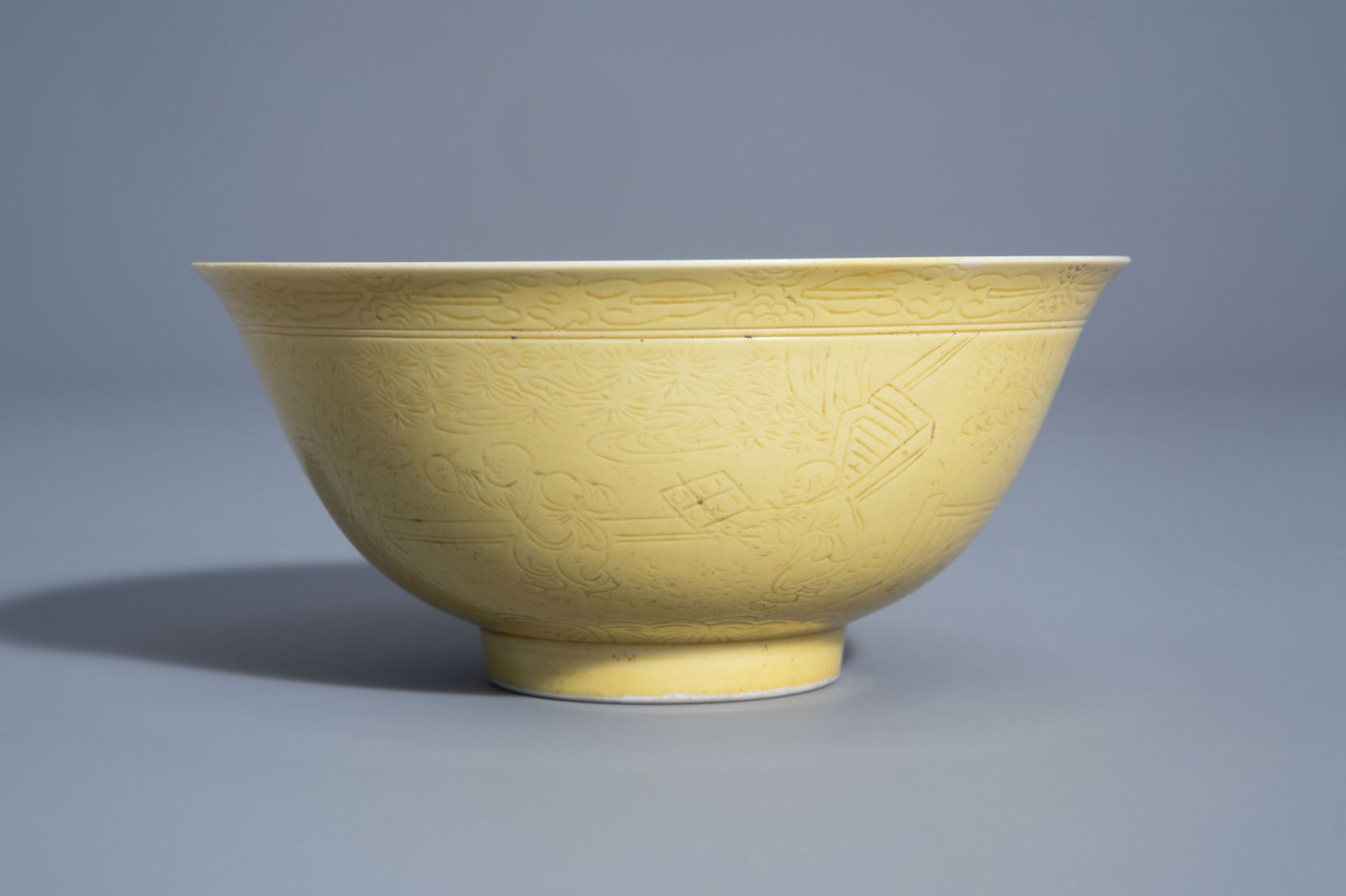 A Chinese yellow ground bowl with incised underglaze design, Yongzheng mark, 19th/20th C. - Image 3 of 7